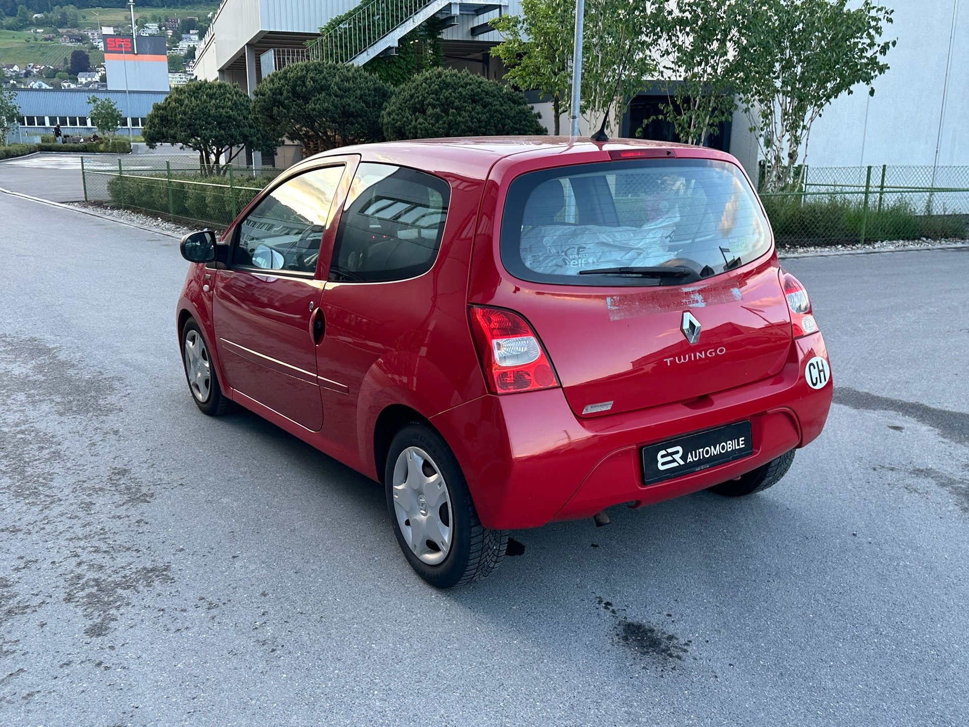 RENAULT Twingo 1.2 16V Miss Sixty-image-3