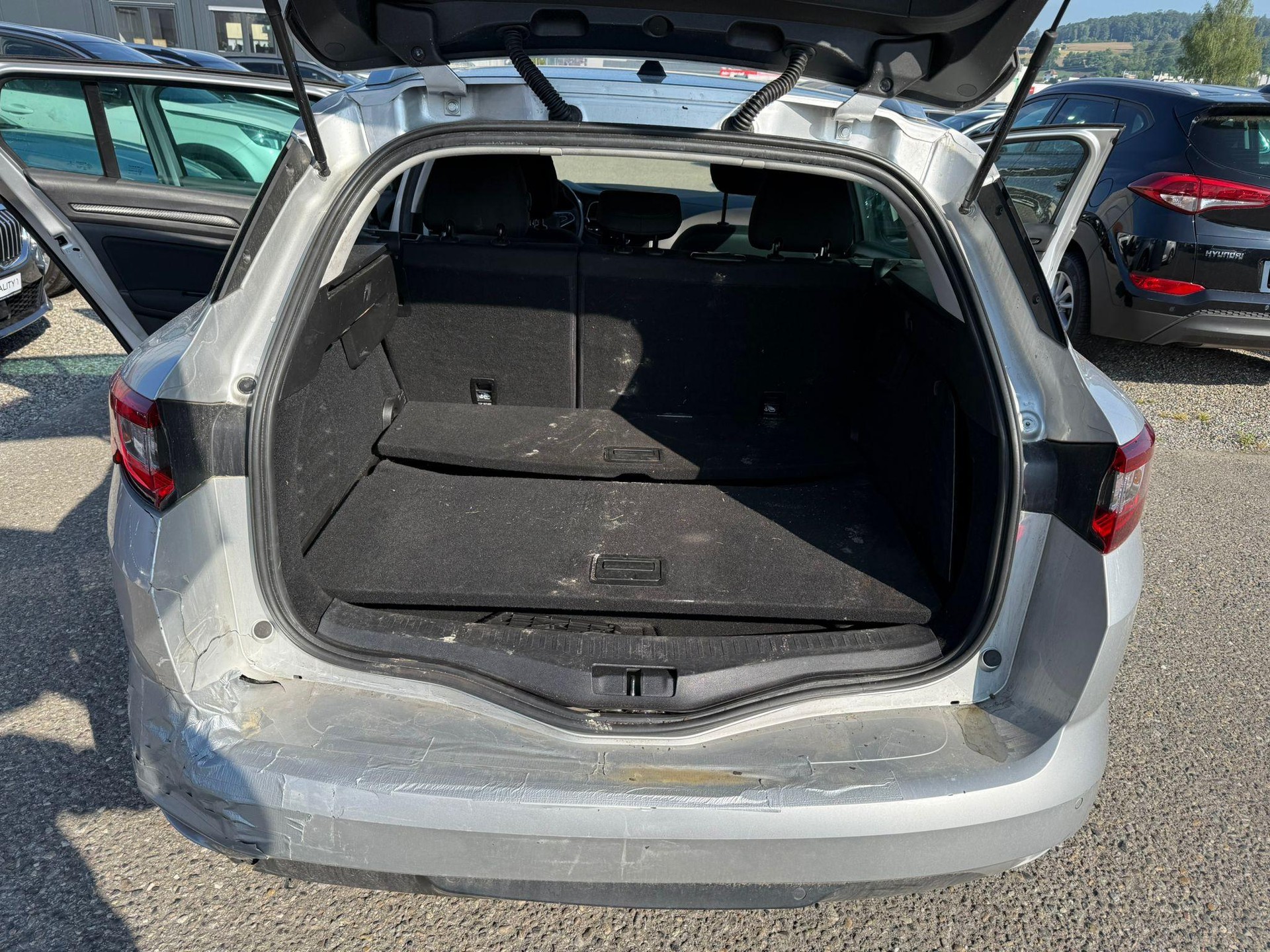 RENAULT Mégane Grandtour 1.5 Blue dCi Business EDC-image-12