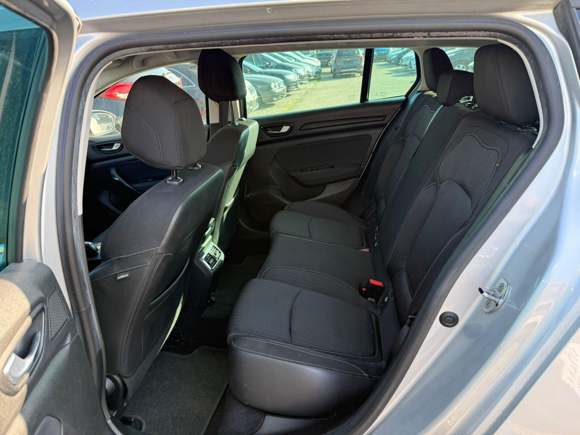 RENAULT Mégane Grandtour 1.5 Blue dCi Business EDC-image-10