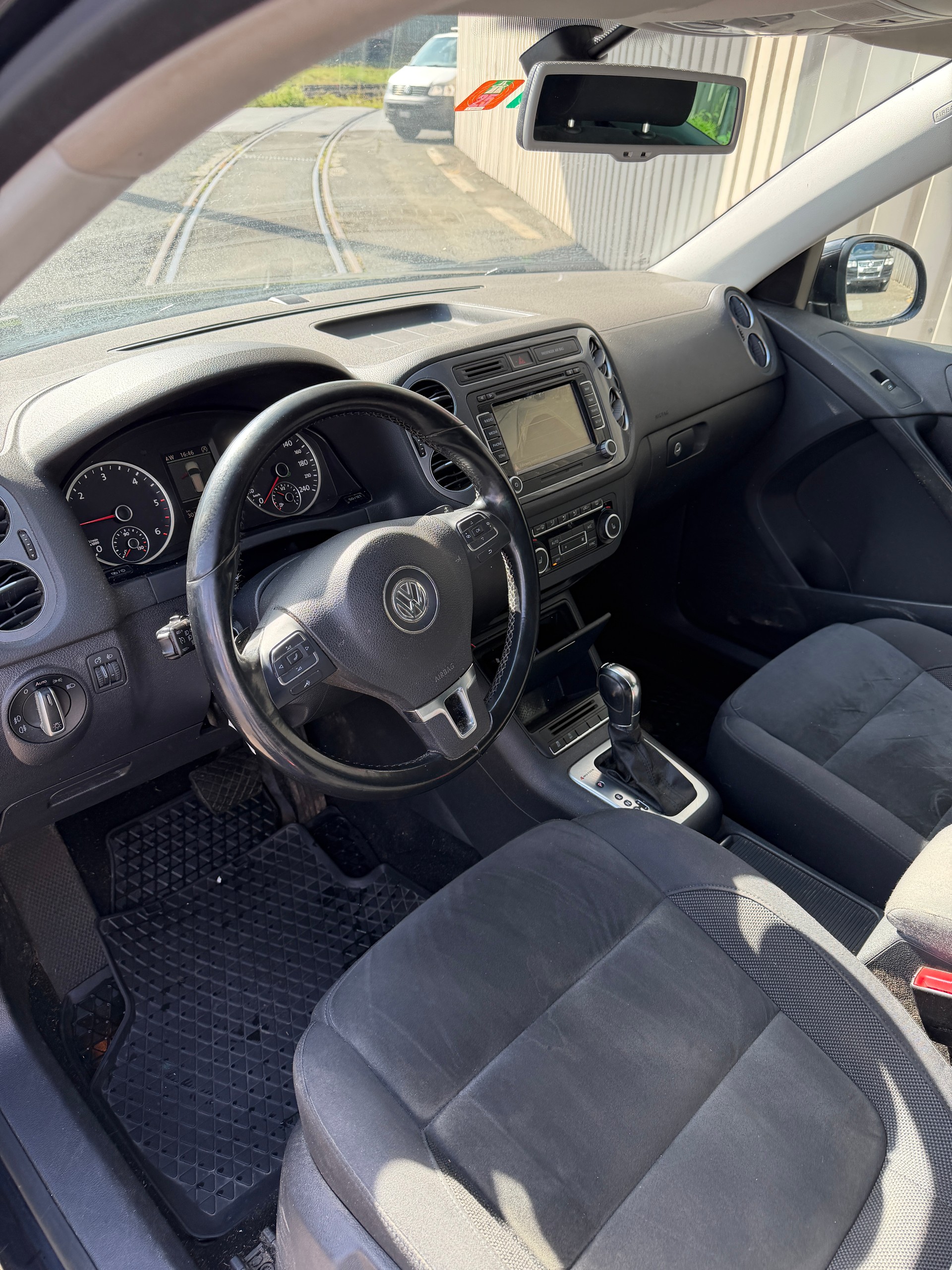 VW Tiguan 2.0 TDI BlueMotion Sport&Style 4Motion DSG-image-8