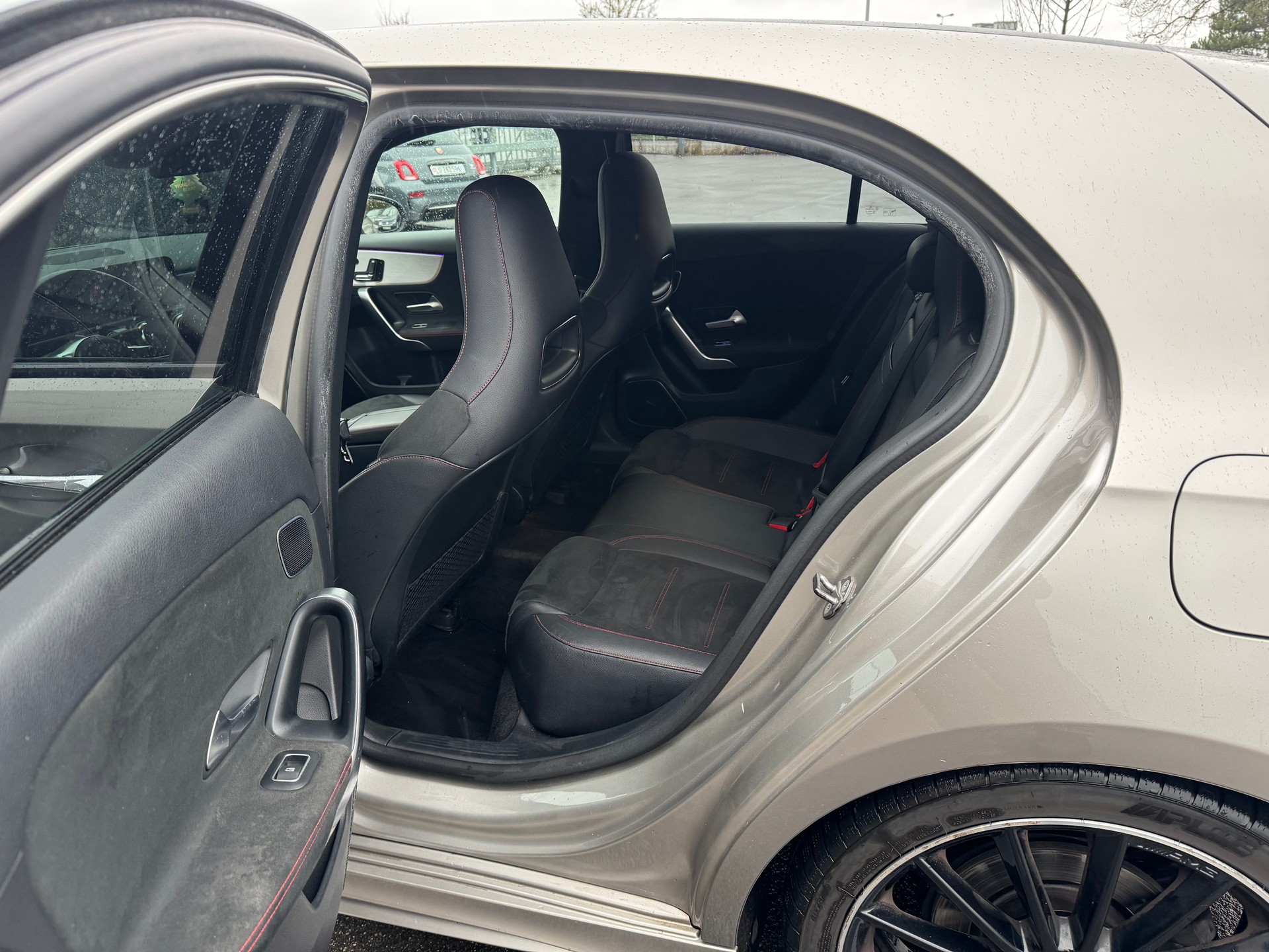 MERCEDES-BENZ A 250 AMG Line 7G-DCT-image-10