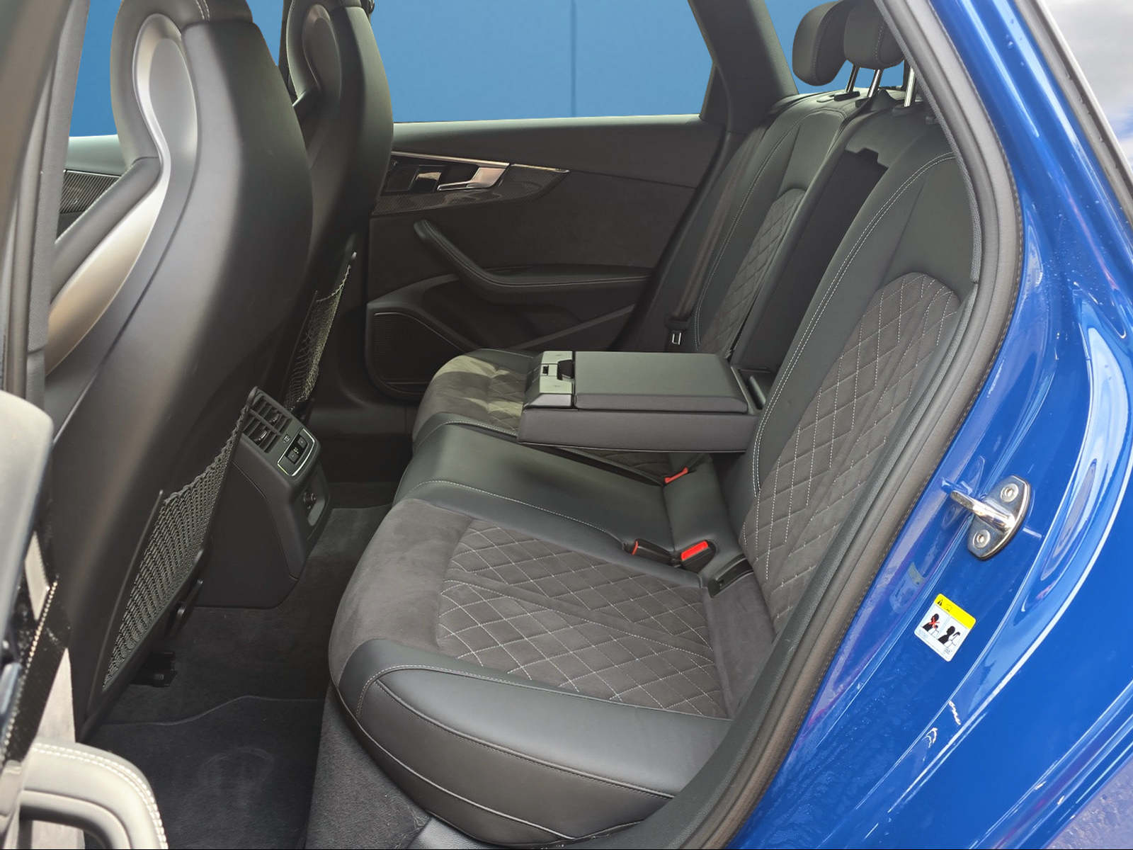AUDI RS4 Avant quattro tiptronic-image-10