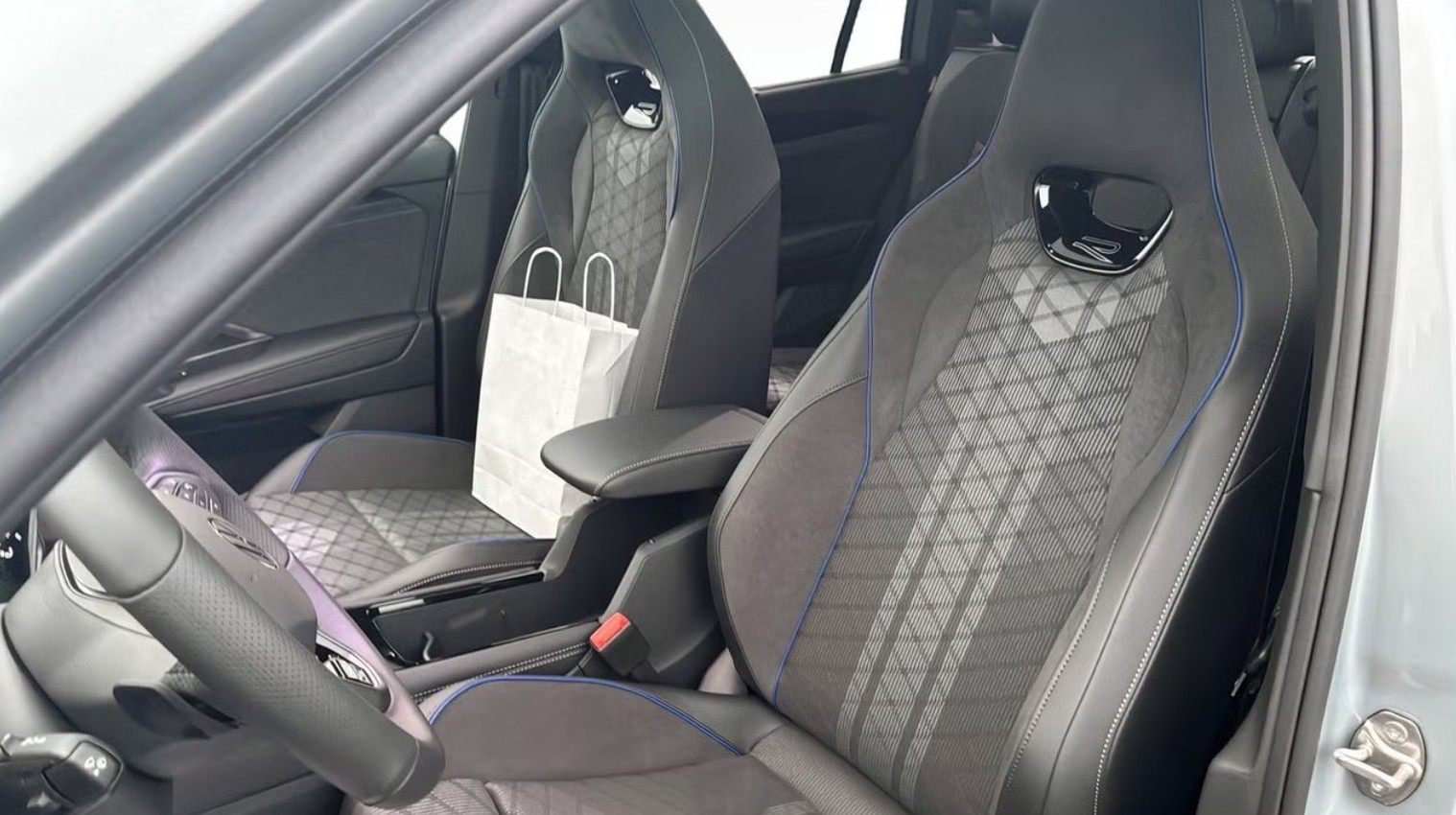 VW Tayron 2.0 TDI SCR R-Line 4Motion DSG - 7 Sitzer-image-6
