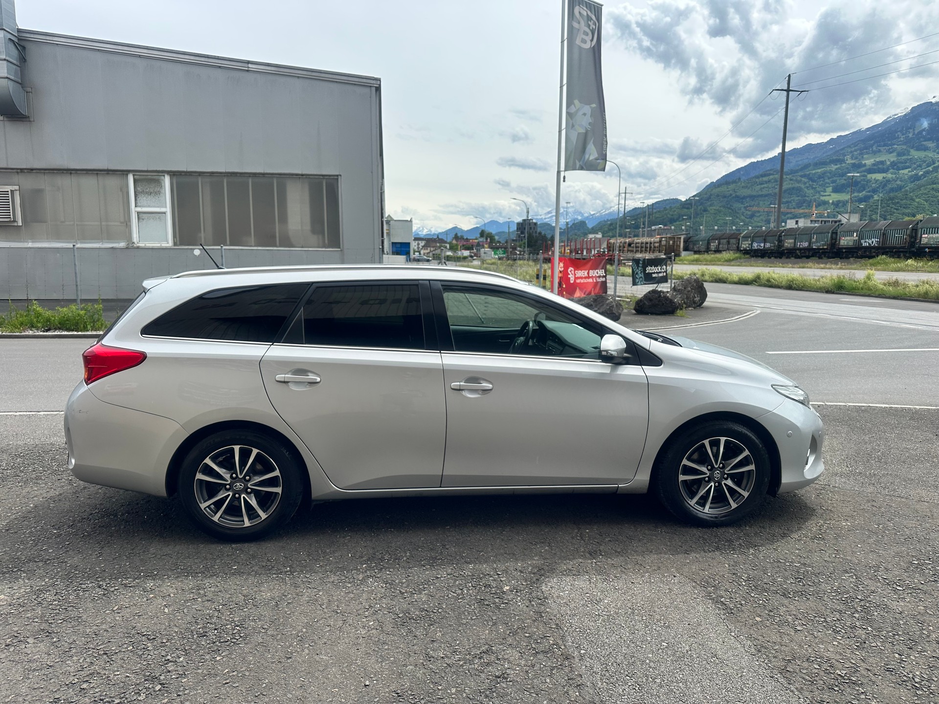 TOYOTA Auris Touring Sports 2.0 D-4D Trend-image-8