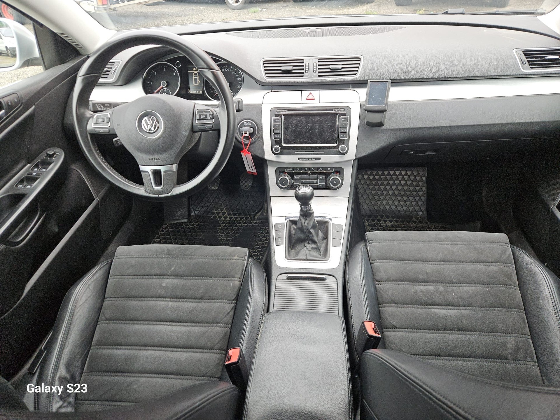 VW Passat Variant 2.0 TDI Highline 4Motion-image-11