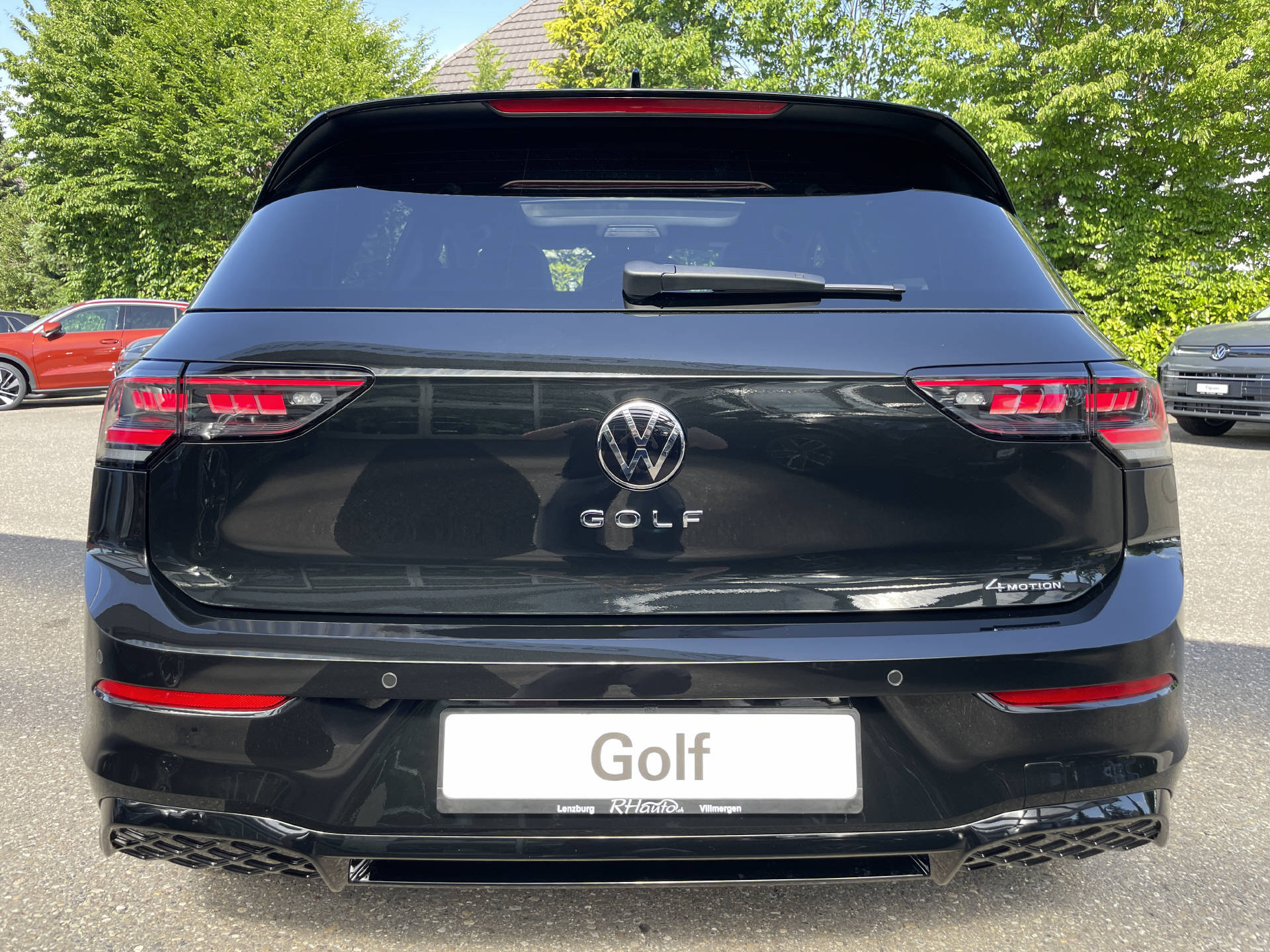 VW Golf VIII 2.0 TSI R-Line DSG 4motion-image-4