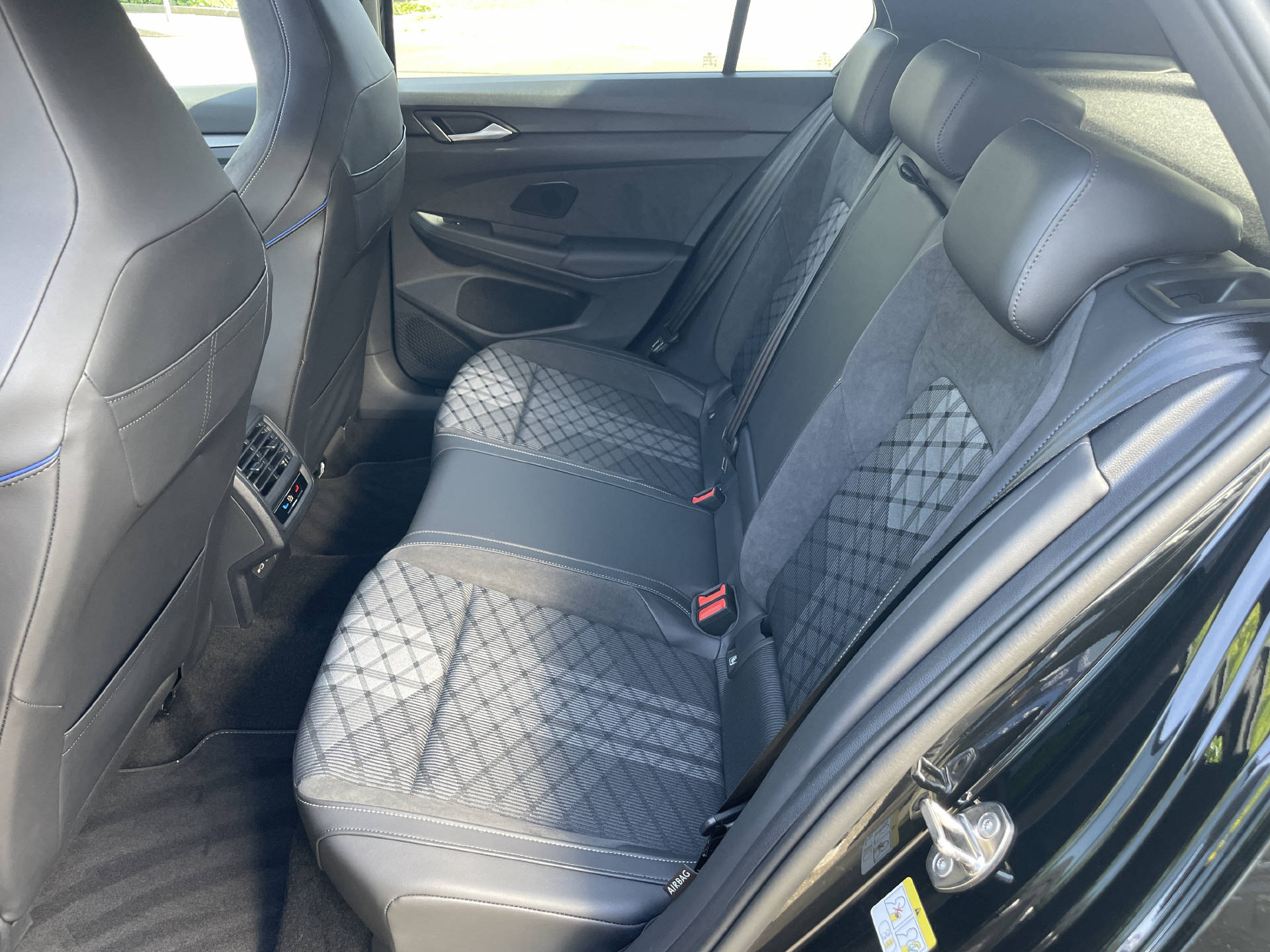 VW Golf VIII 2.0 TSI R-Line DSG 4motion-image-9