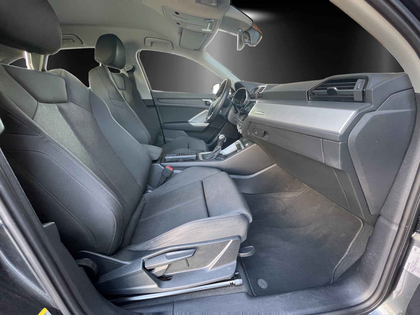 AUDI Q3 Sportback 45 TFSI S line quattro S-tronic-image-8
