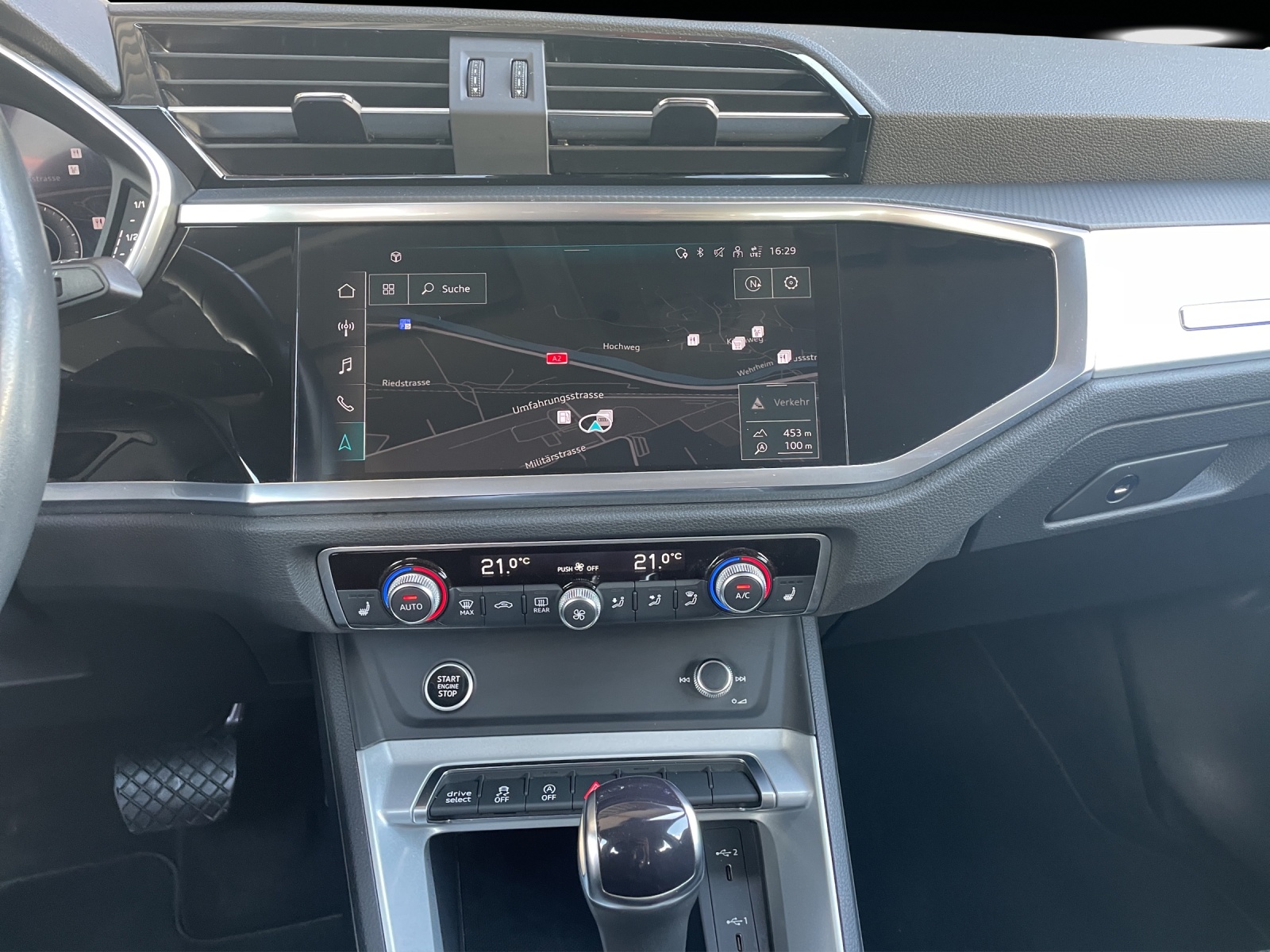 AUDI Q3 Sportback 45 TFSI S line quattro S-tronic-image-11