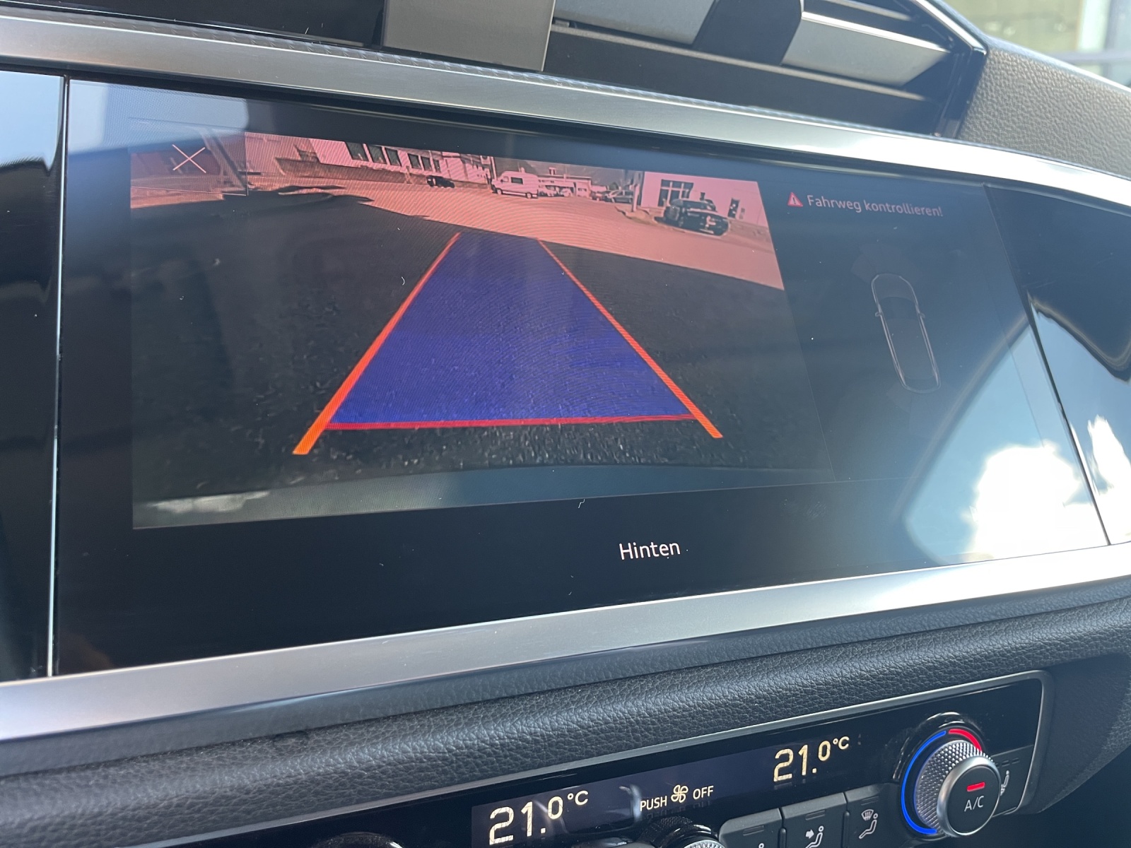 AUDI Q3 Sportback 45 TFSI S line quattro S-tronic-image-16