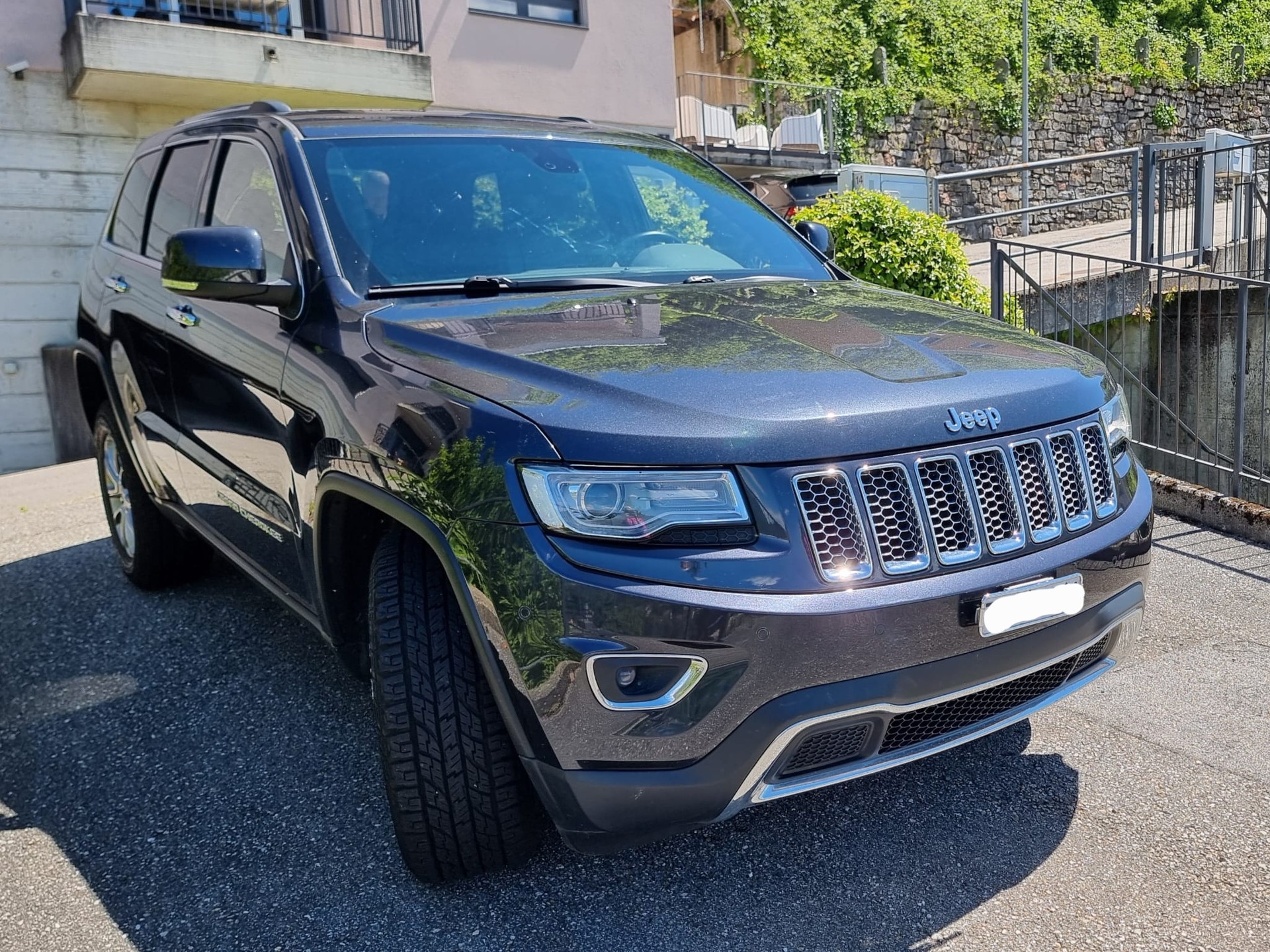 JEEP GRAND CHEROKEE-image-0