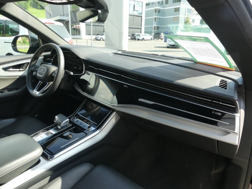 AUDI Q8 55 TFSI quattro tiptronic-image-8