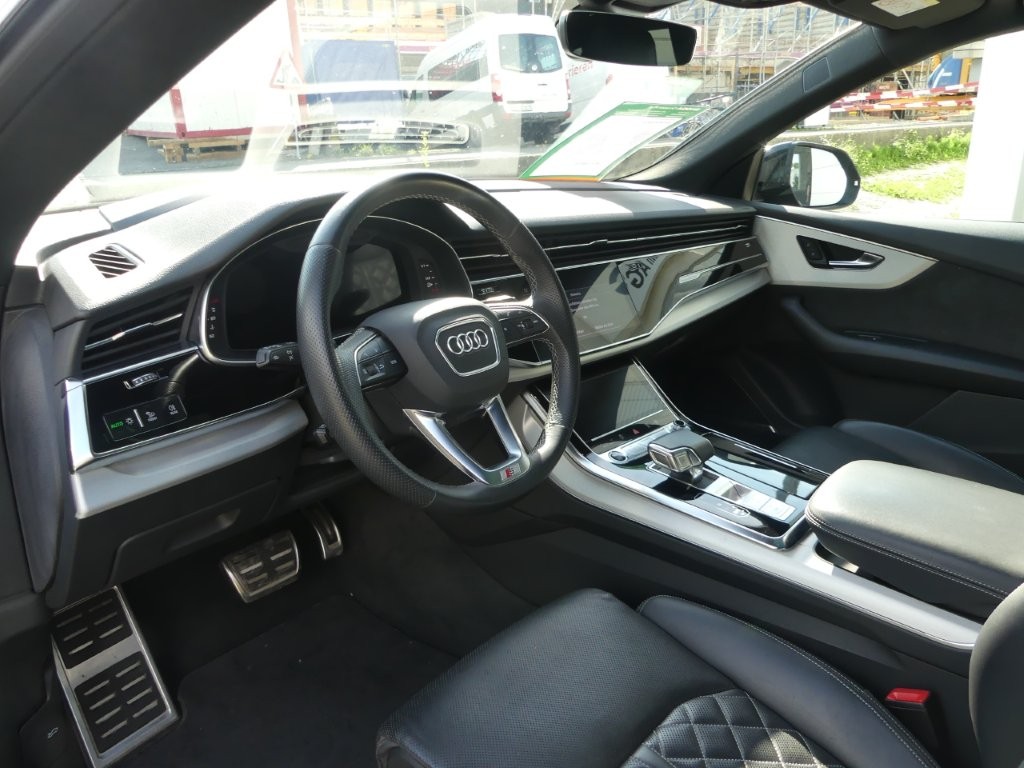 AUDI Q8 55 TFSI quattro tiptronic-image-6