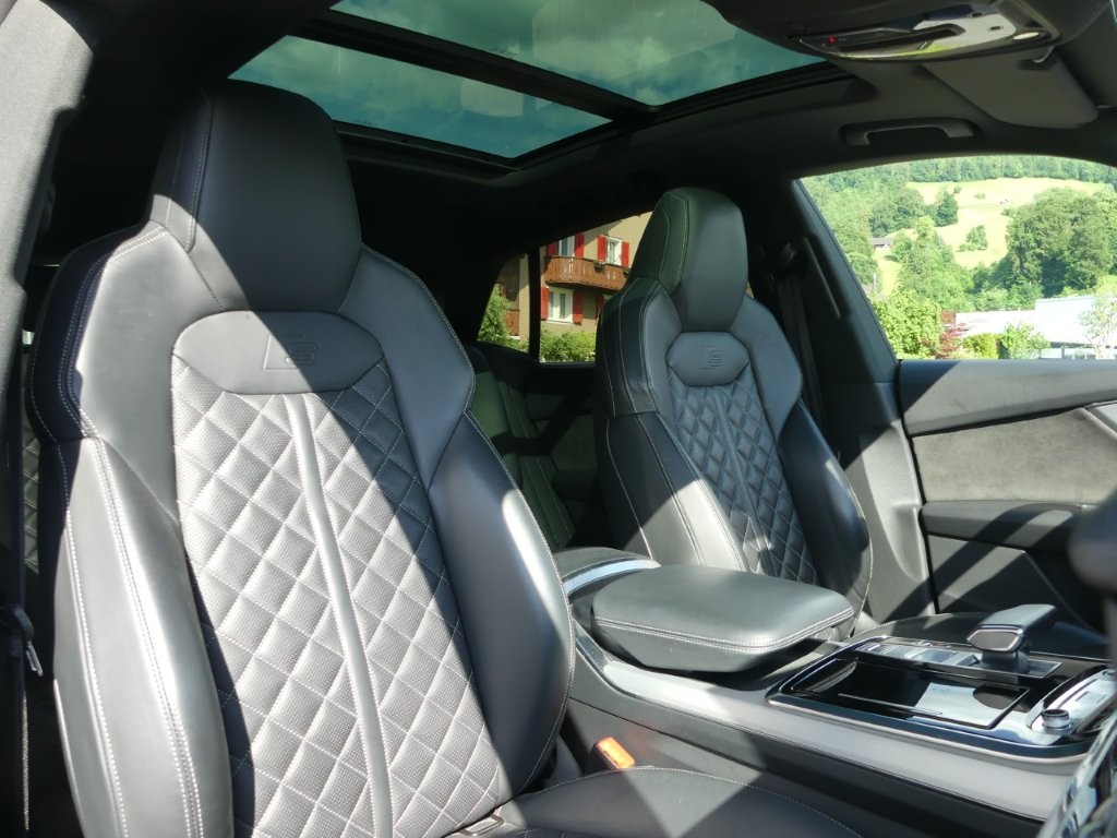 AUDI Q8 55 TFSI quattro tiptronic-image-10
