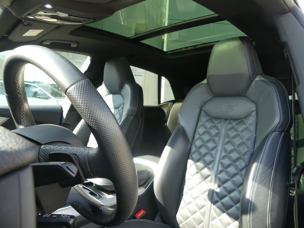 AUDI Q8 55 TFSI quattro tiptronic-image-9
