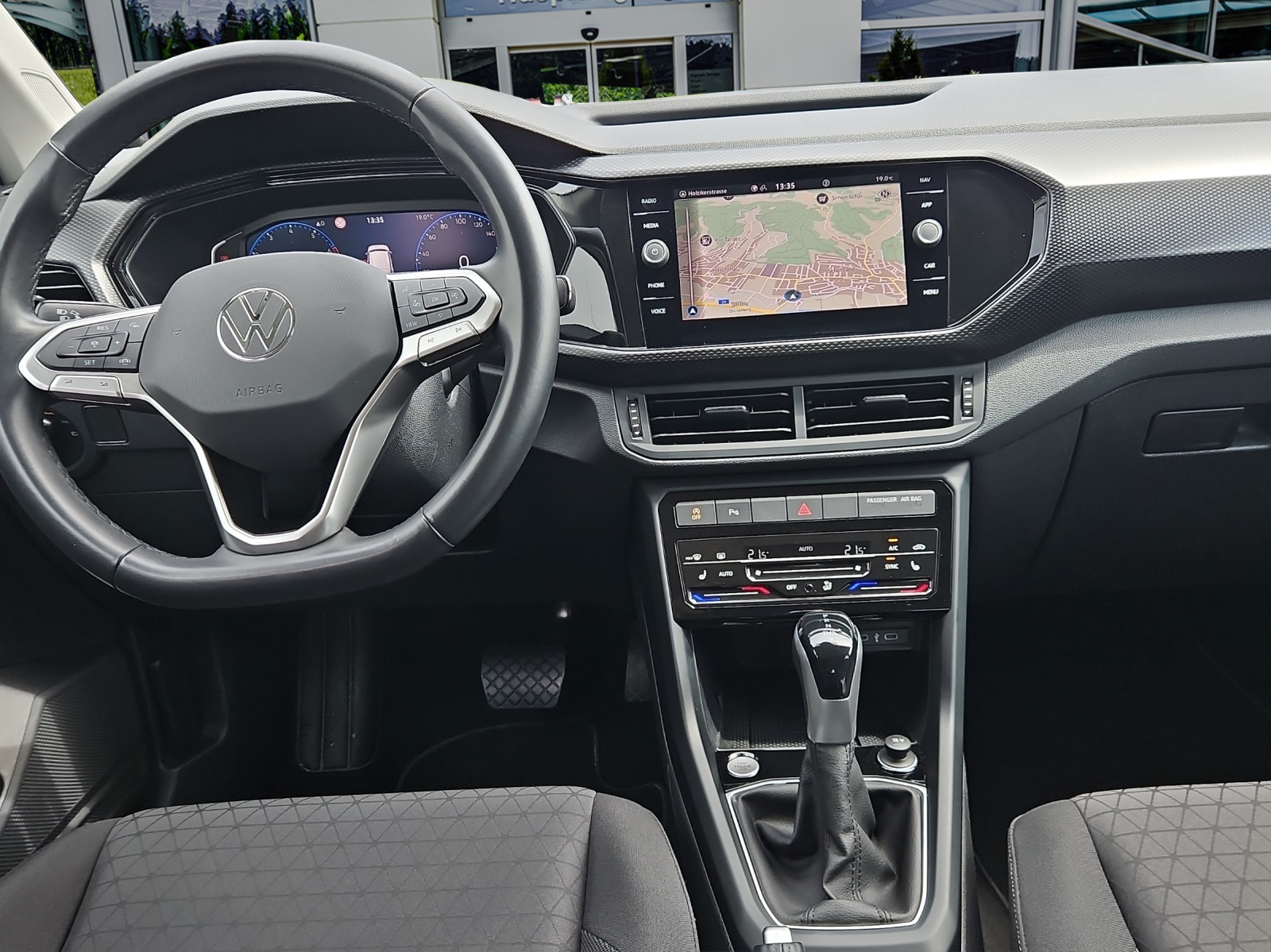 VW T-Cross 1.0 TSI Life DSG-image-12