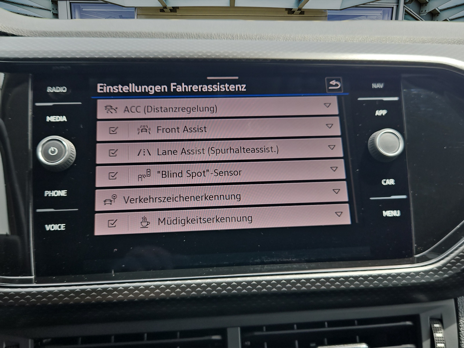 VW T-Cross 1.0 TSI Life DSG-image-14