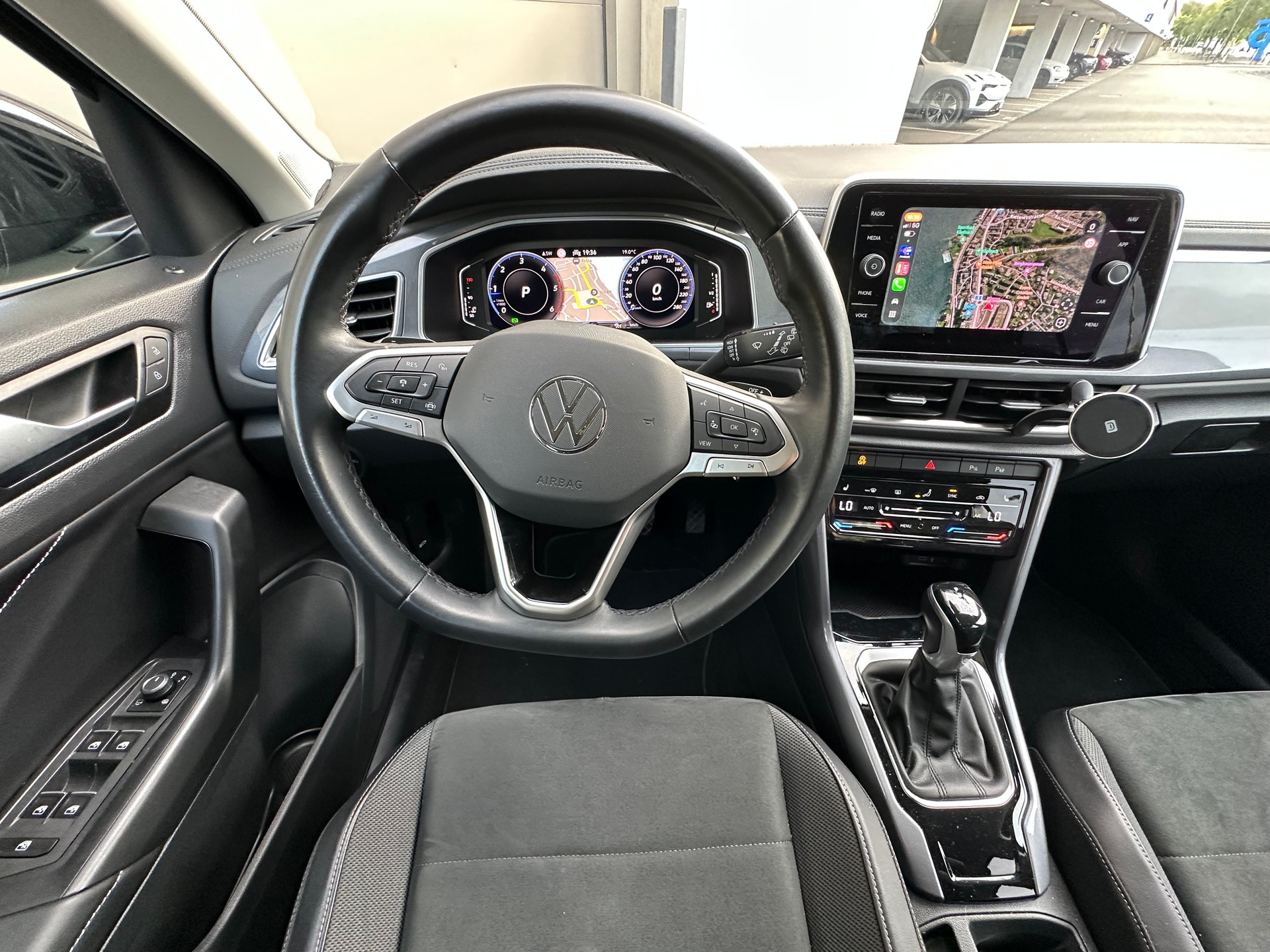 VW T-Roc 2.0 TDI 190PS Sport DSG-image-10