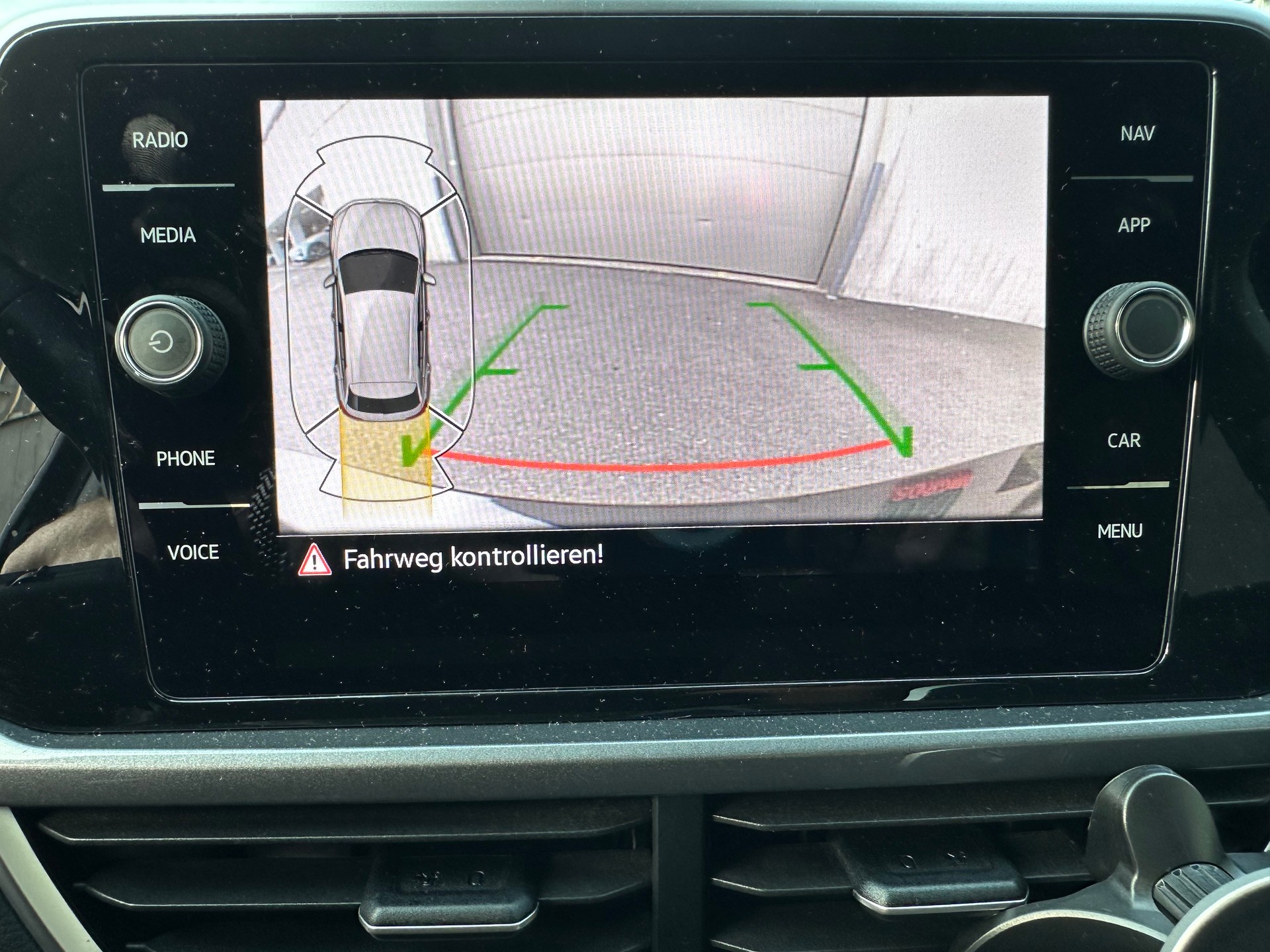 VW T-Roc 2.0 TDI 190PS Sport DSG-image-14