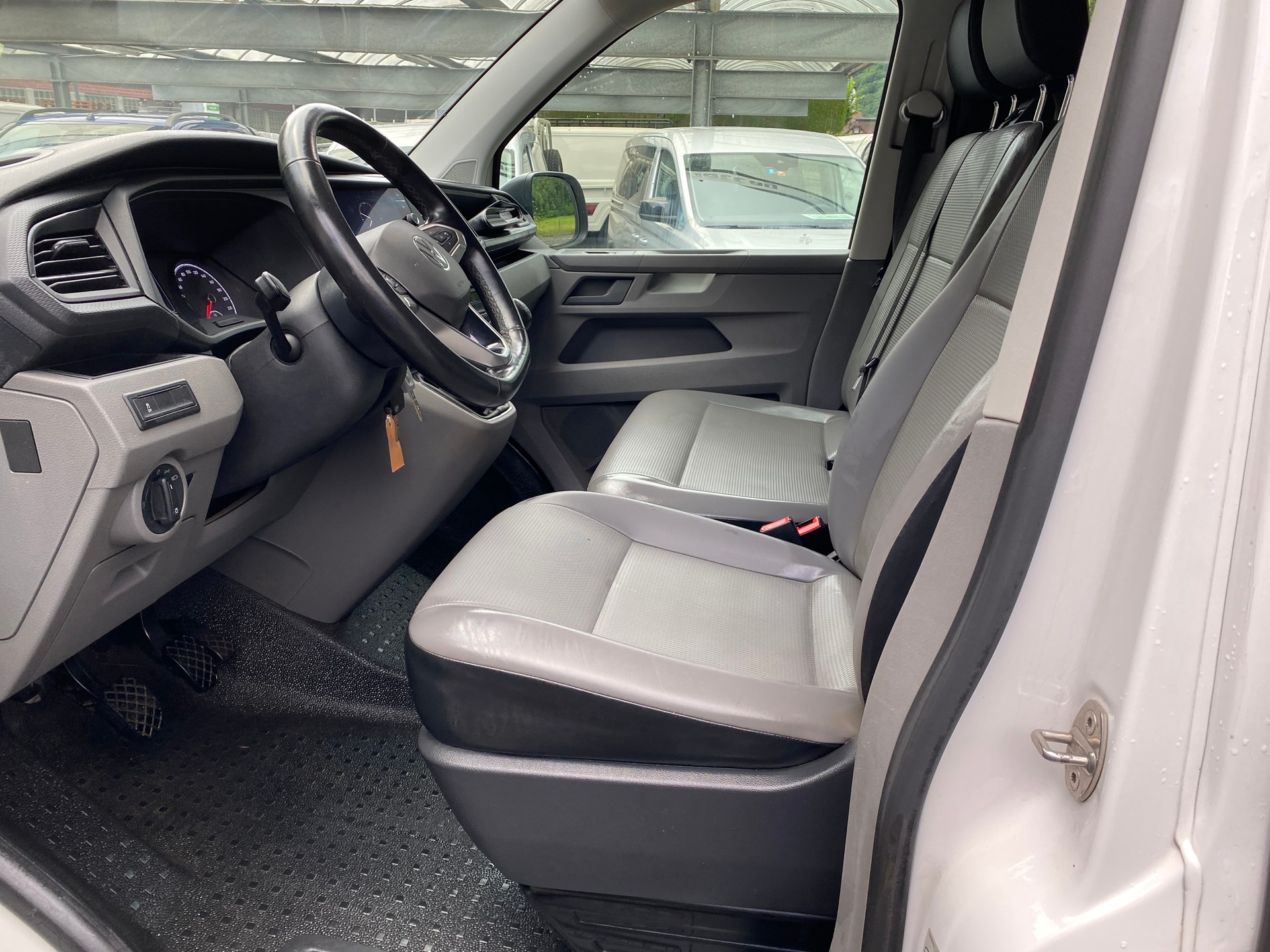 VW T6.1 2.0 TDI 4Motion-image-2