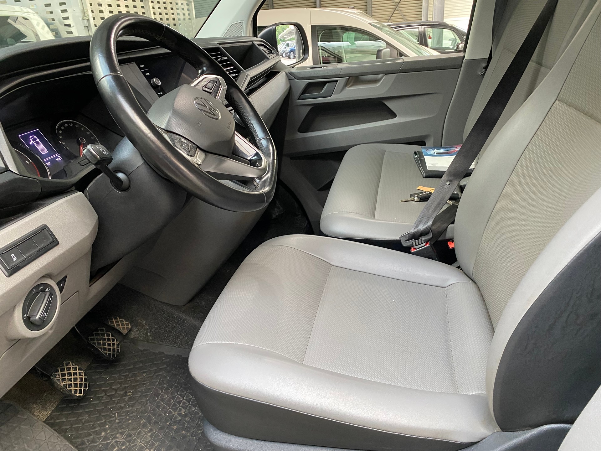 VW T6.1 2.0 TDI 4Motion-image-1