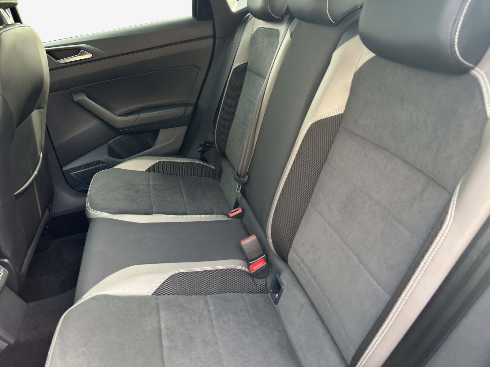 VW Polo 2.0 TSI GTI DSG-image-11