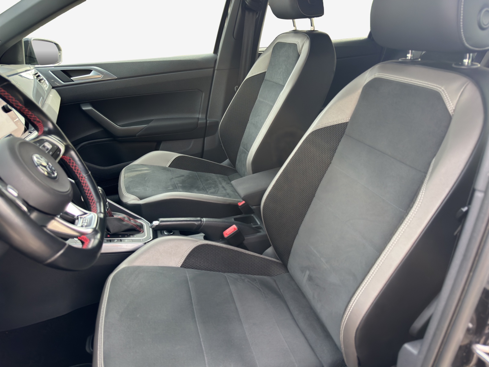 VW Polo 2.0 TSI GTI DSG-image-7