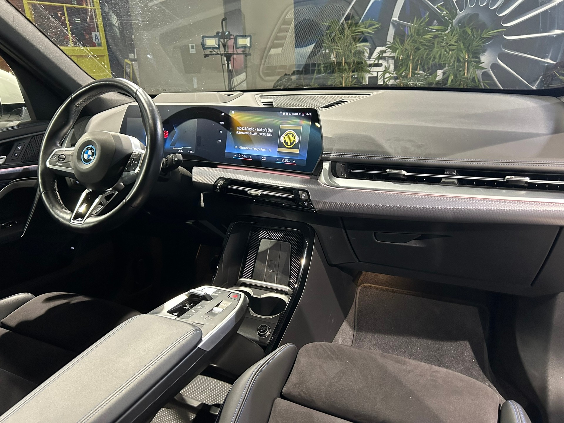 BMW iX1 xDrive 30 M Sport-image-29