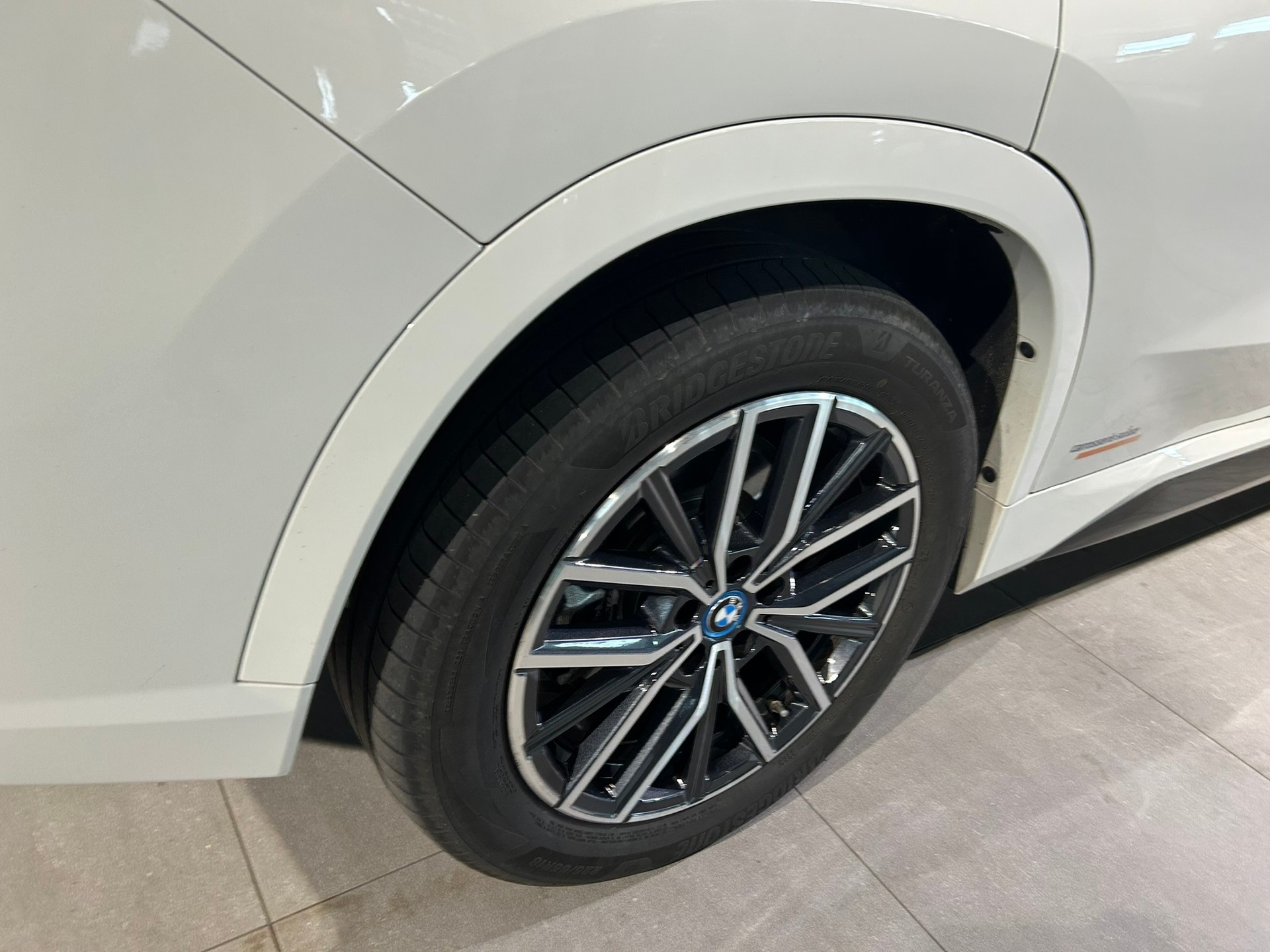 BMW iX1 xDrive 30 M Sport-image-20