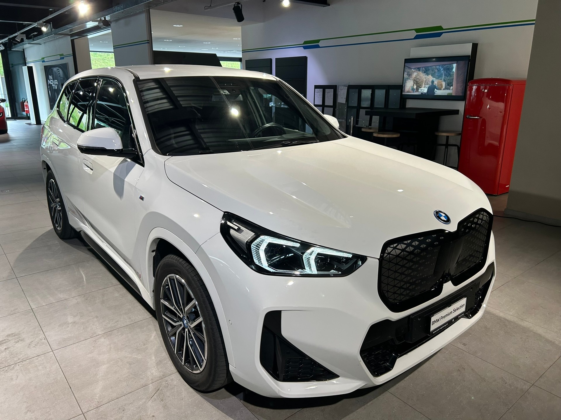 BMW iX1 xDrive 30 M Sport-image-8