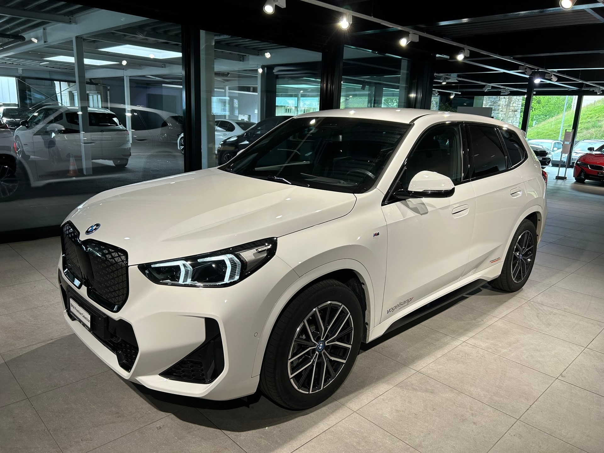 BMW iX1 xDrive 30 M Sport-image-9