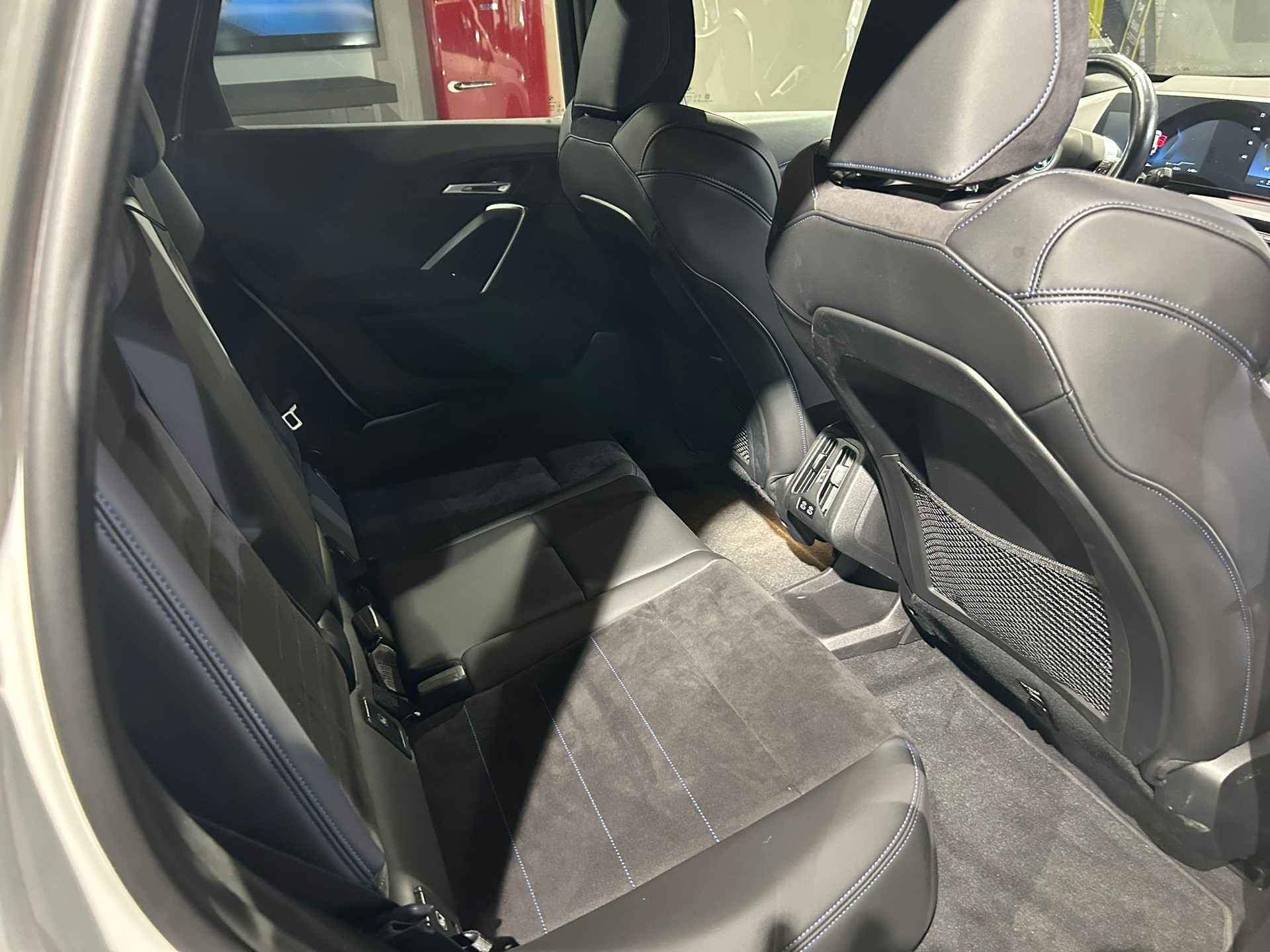 BMW iX1 xDrive 30 M Sport-image-26