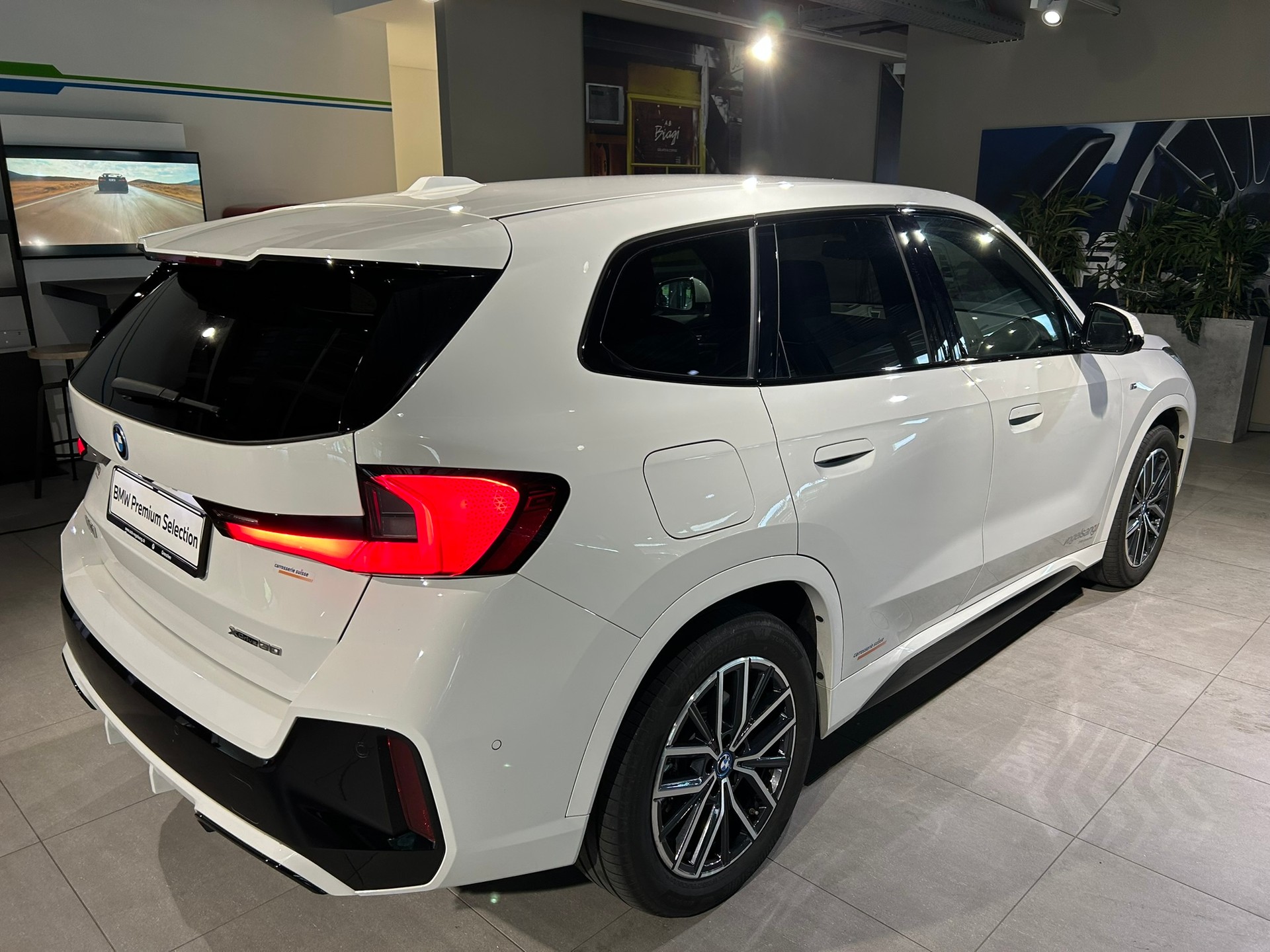 BMW iX1 xDrive 30 M Sport-image-10