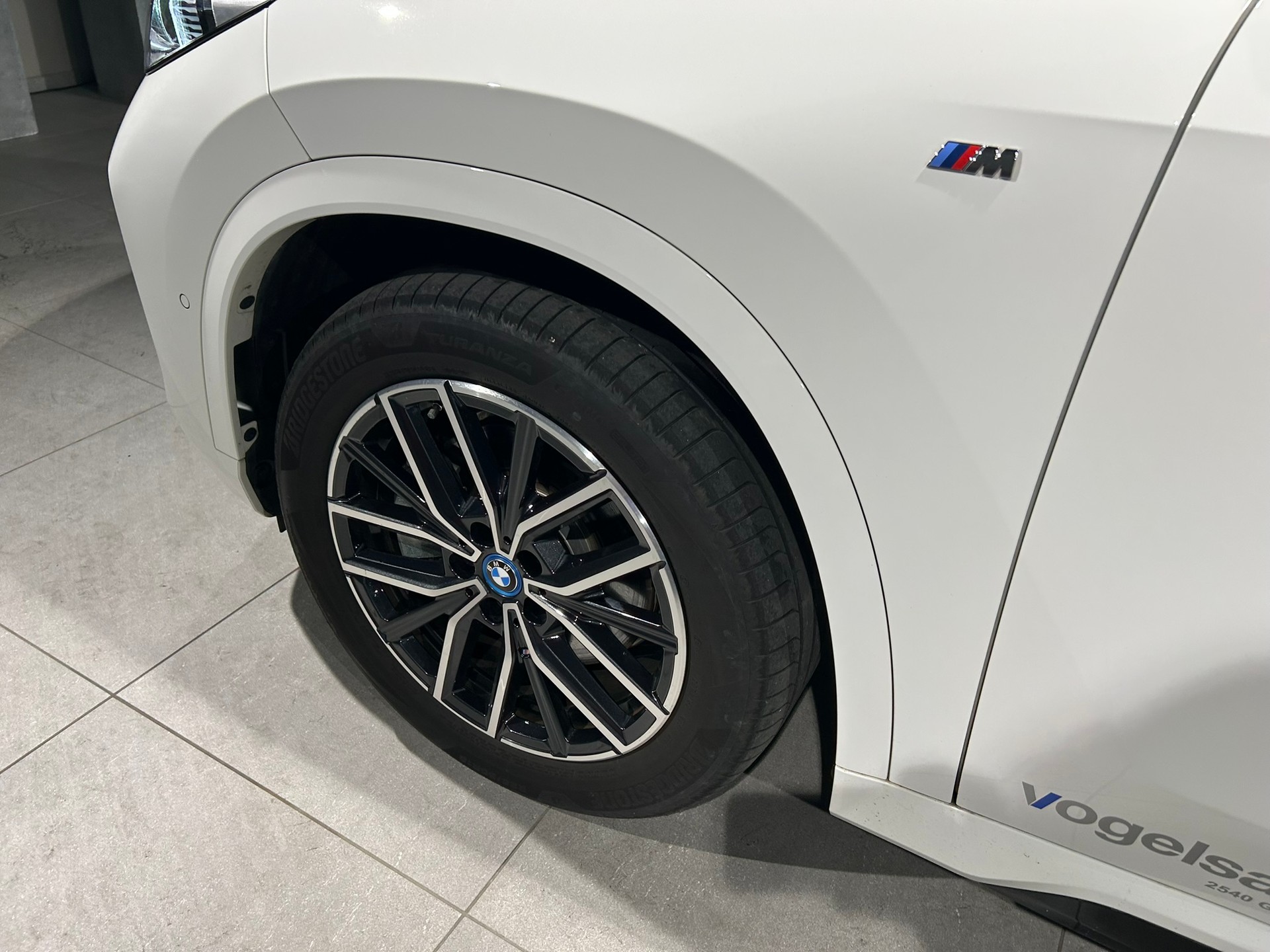 BMW iX1 xDrive 30 M Sport-image-17