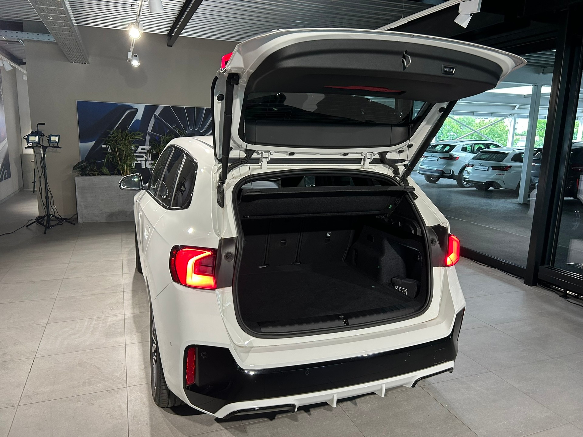 BMW iX1 xDrive 30 M Sport-image-16