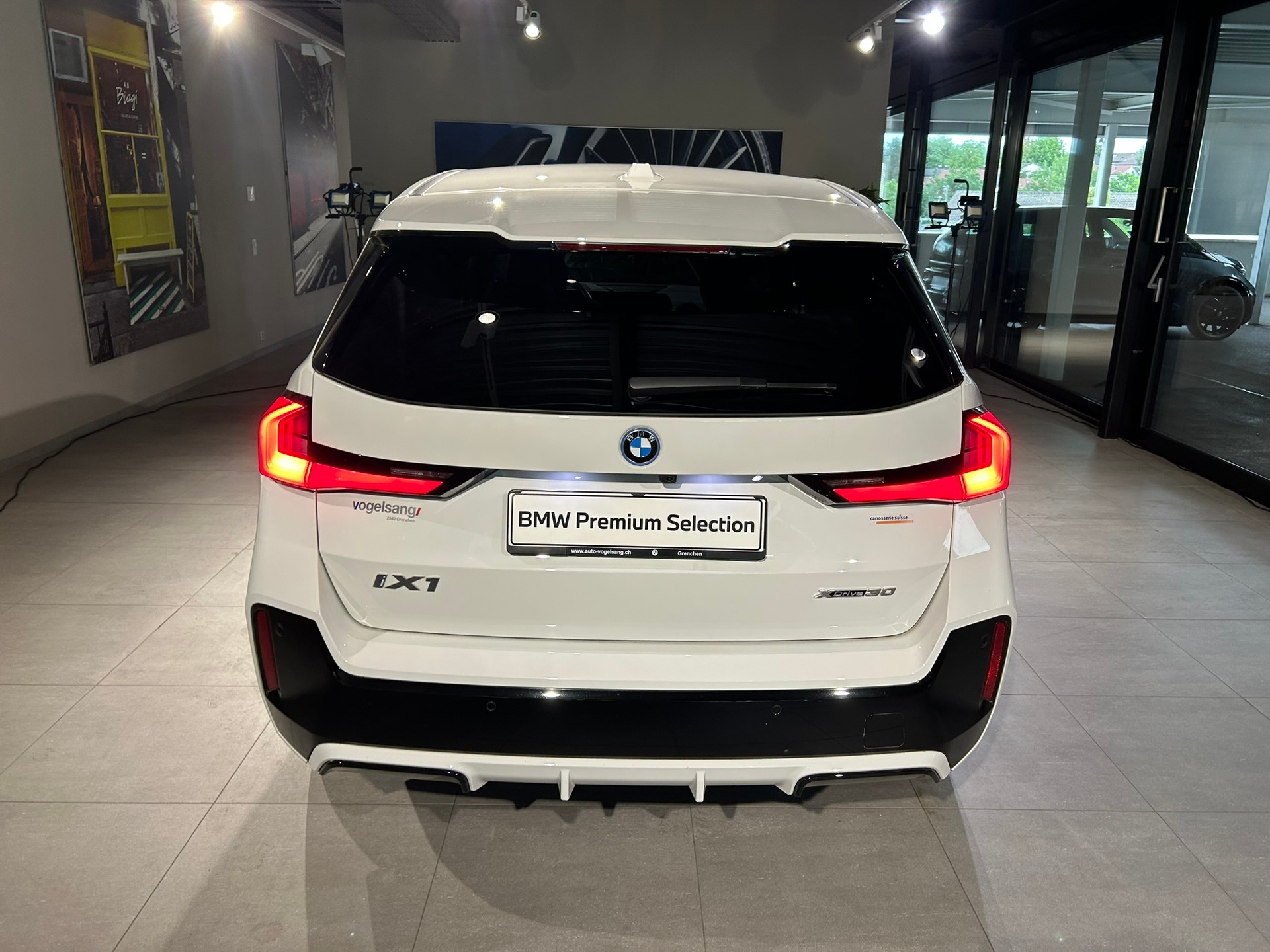 BMW iX1 xDrive 30 M Sport-image-12