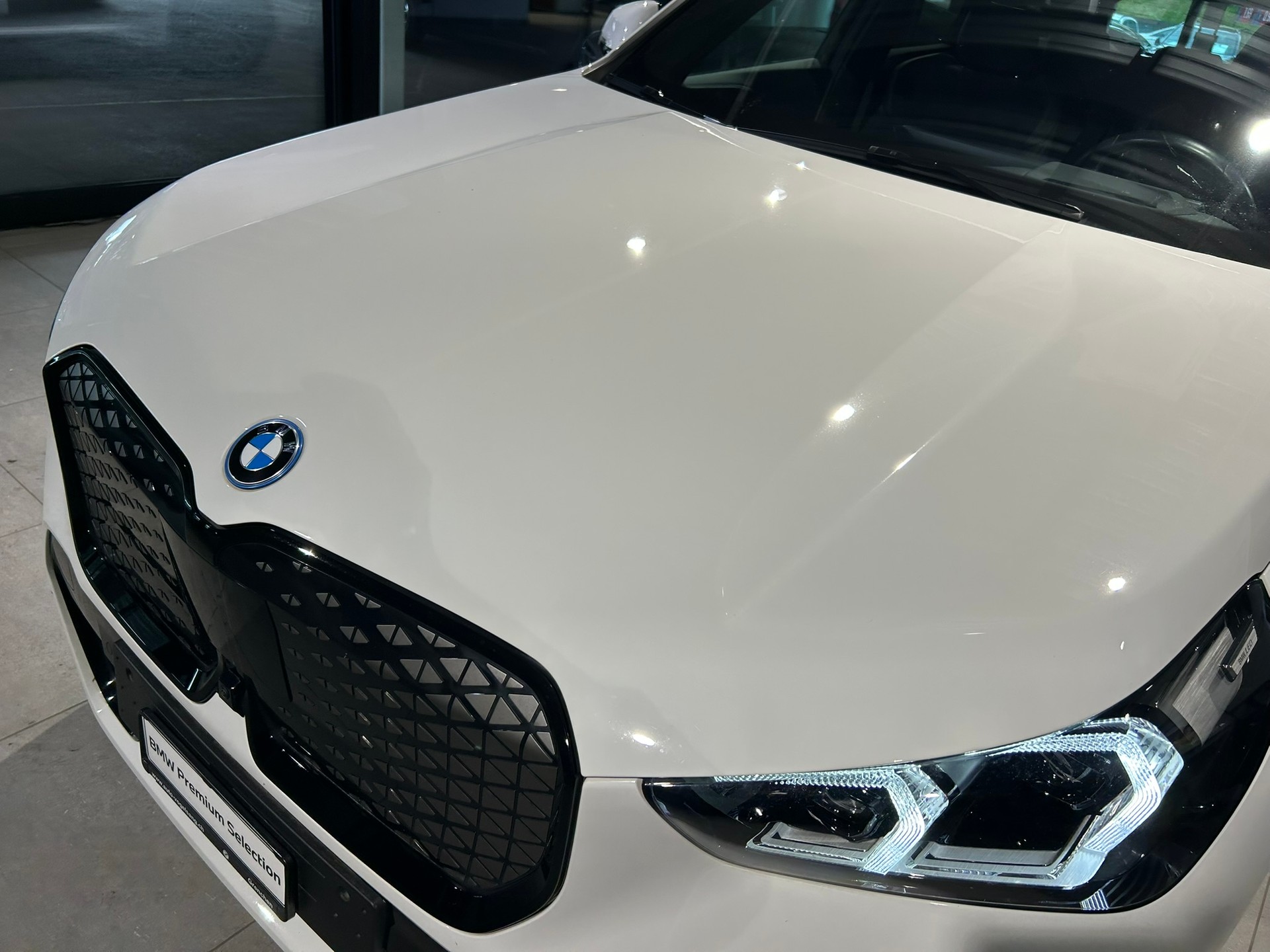BMW iX1 xDrive 30 M Sport-image-23
