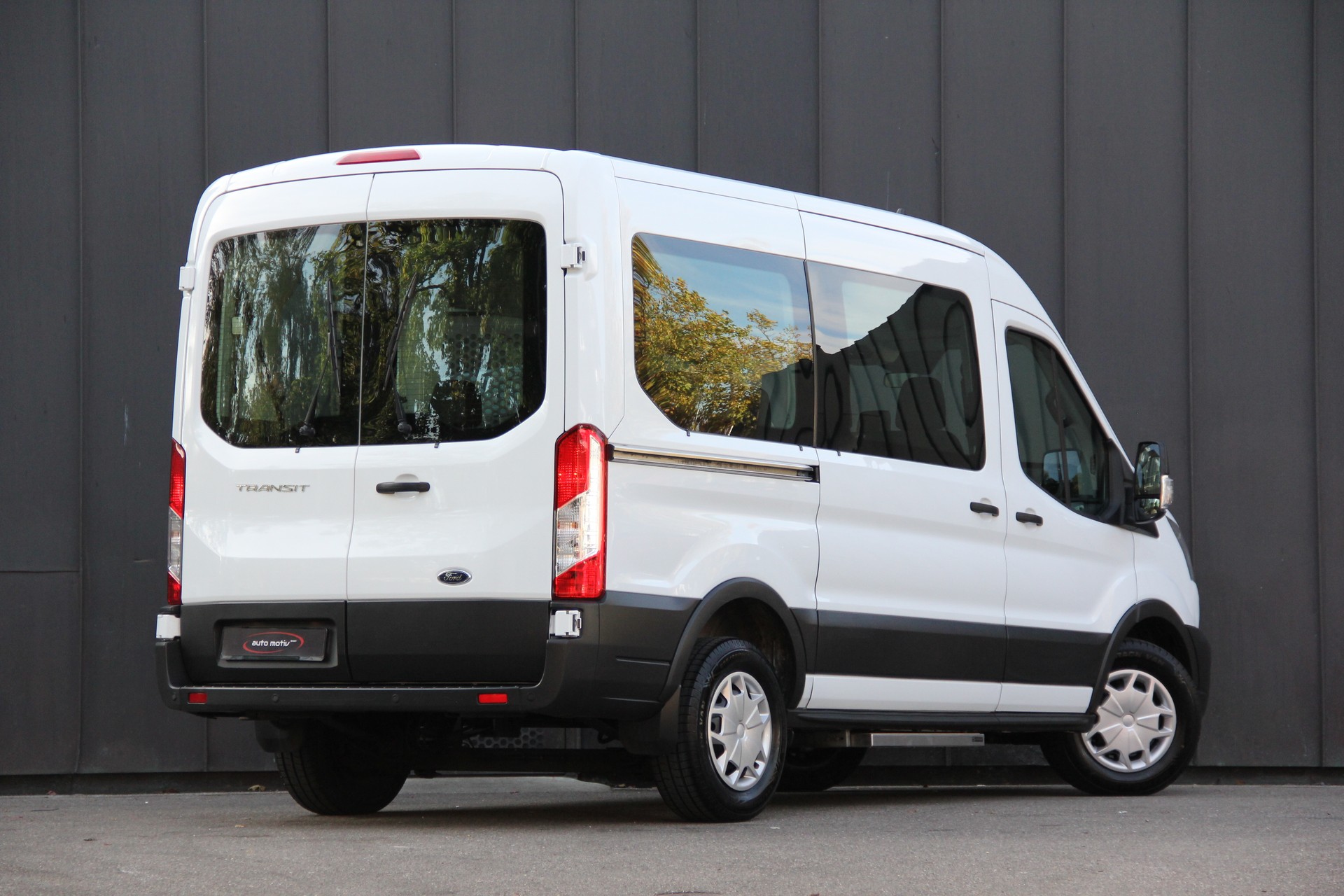 FORD Transit BUS **9-SITZE** SCHULBUS **ROLLSTUHL-GURT**-image-1