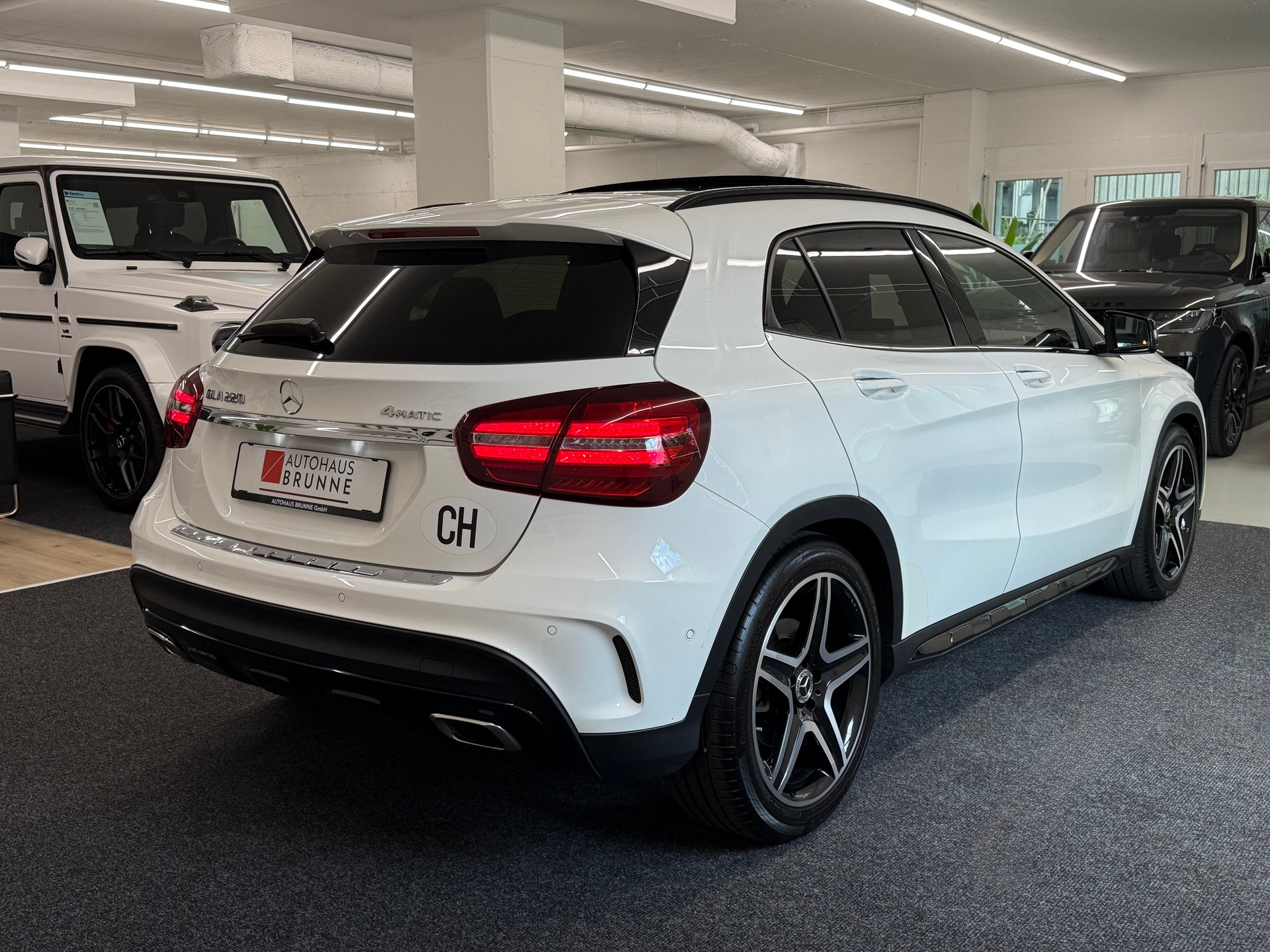 MERCEDES-BENZ GLA 220 AMG Line 4Matic 7G-DCT-image-3