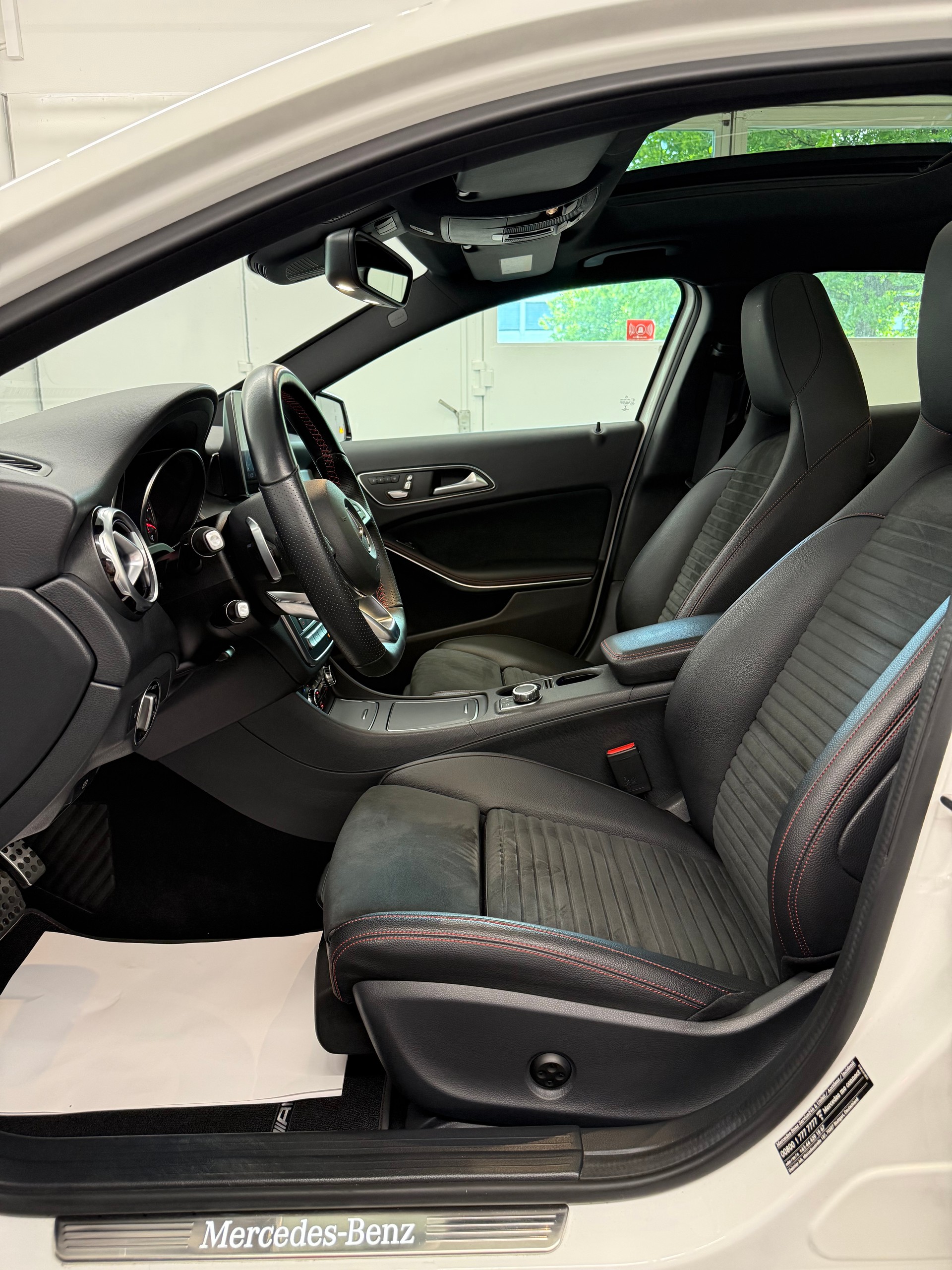 MERCEDES-BENZ GLA 220 AMG Line 4Matic 7G-DCT-image-18