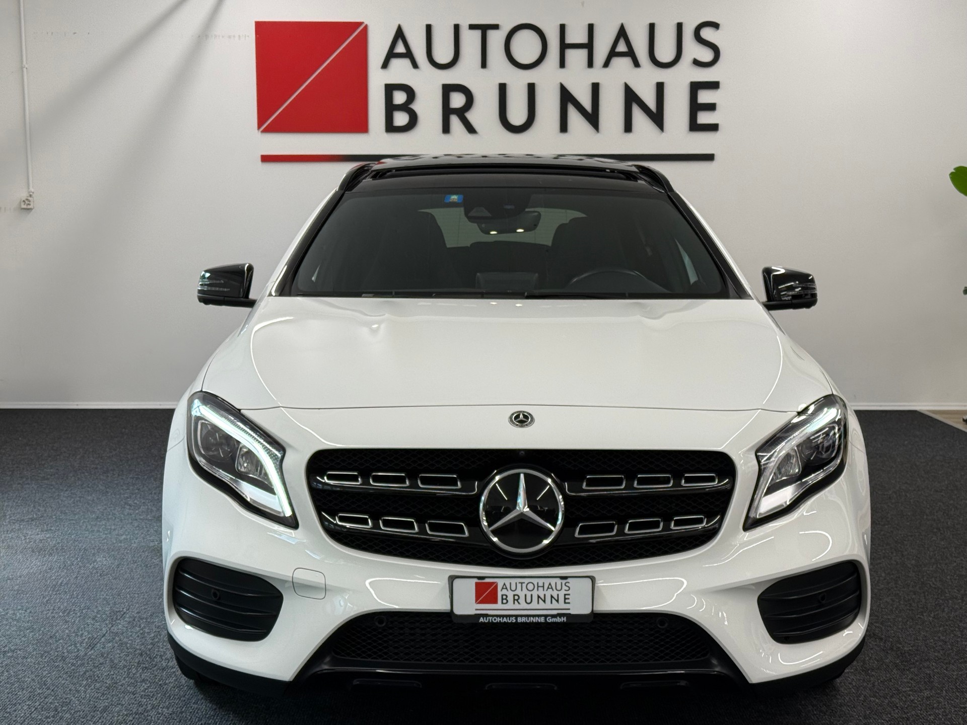 MERCEDES-BENZ GLA 220 AMG Line 4Matic 7G-DCT-image-1