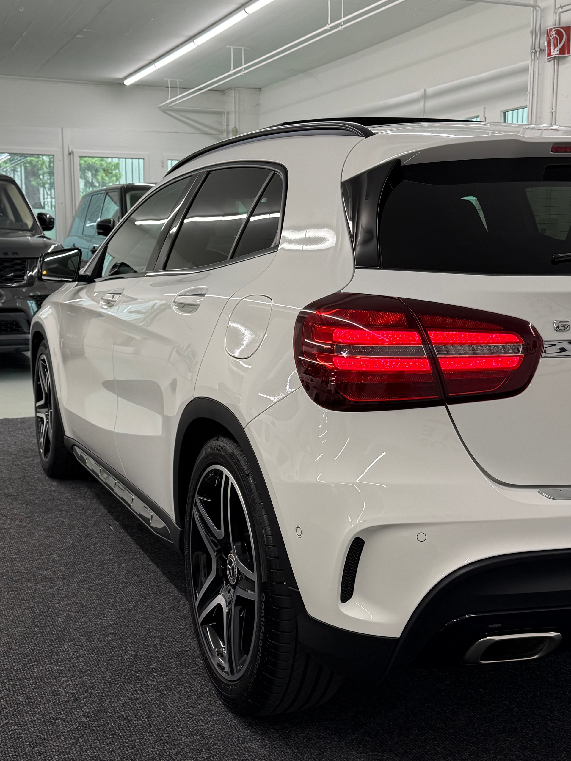 MERCEDES-BENZ GLA 220 AMG Line 4Matic 7G-DCT-image-8