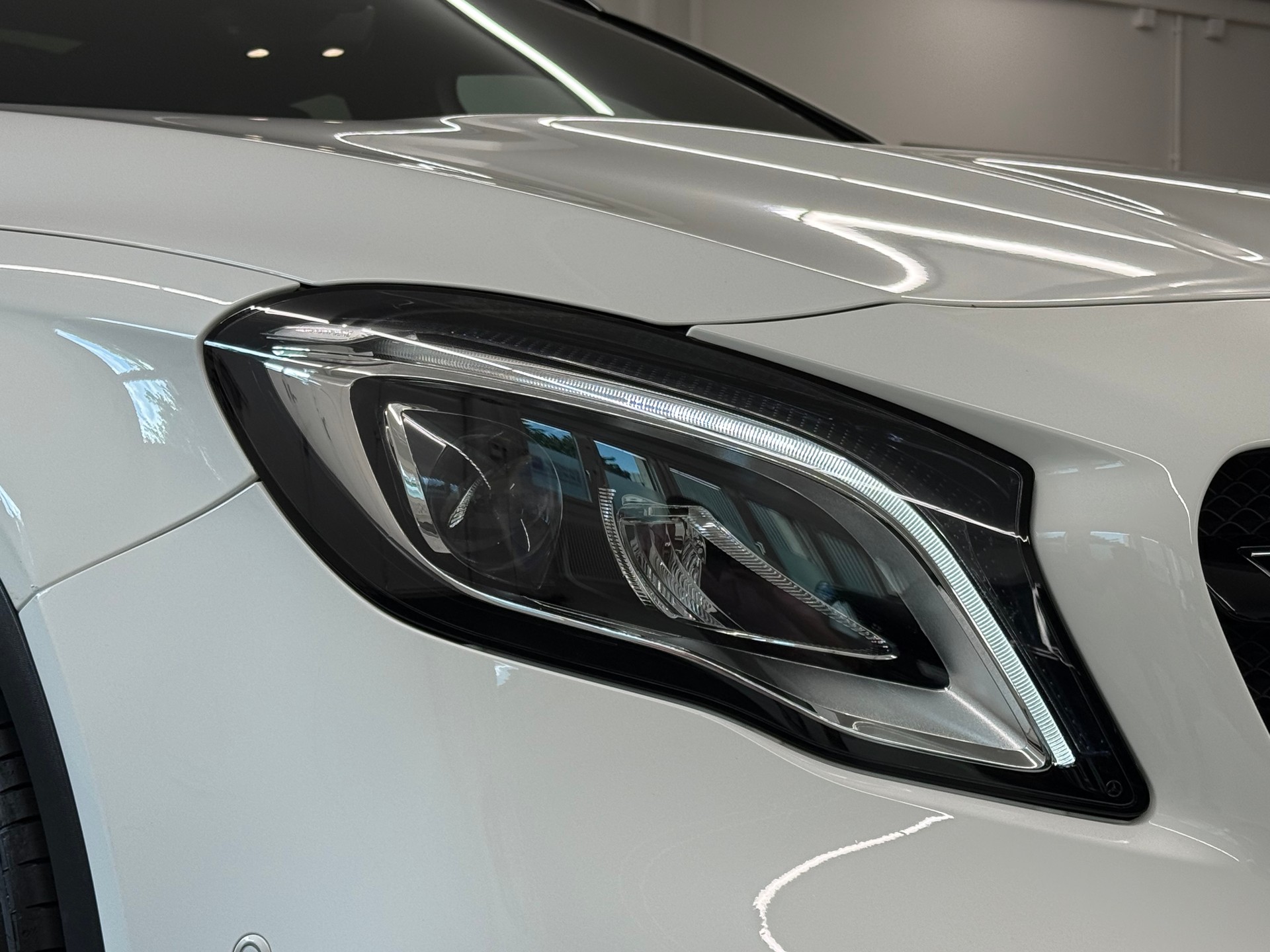 MERCEDES-BENZ GLA 220 AMG Line 4Matic 7G-DCT-image-12