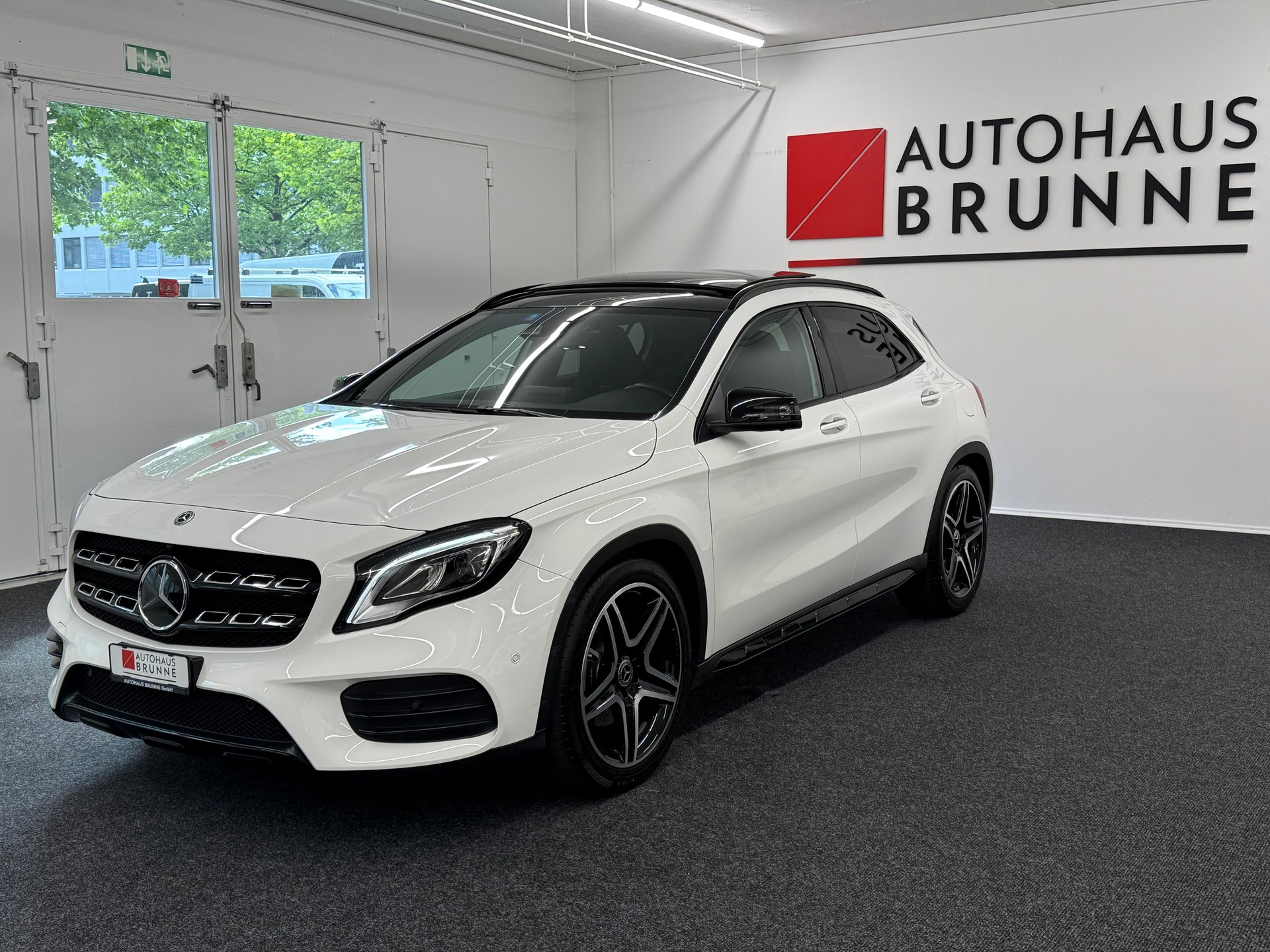 MERCEDES-BENZ GLA 220 AMG Line 4Matic 7G-DCT-image-0