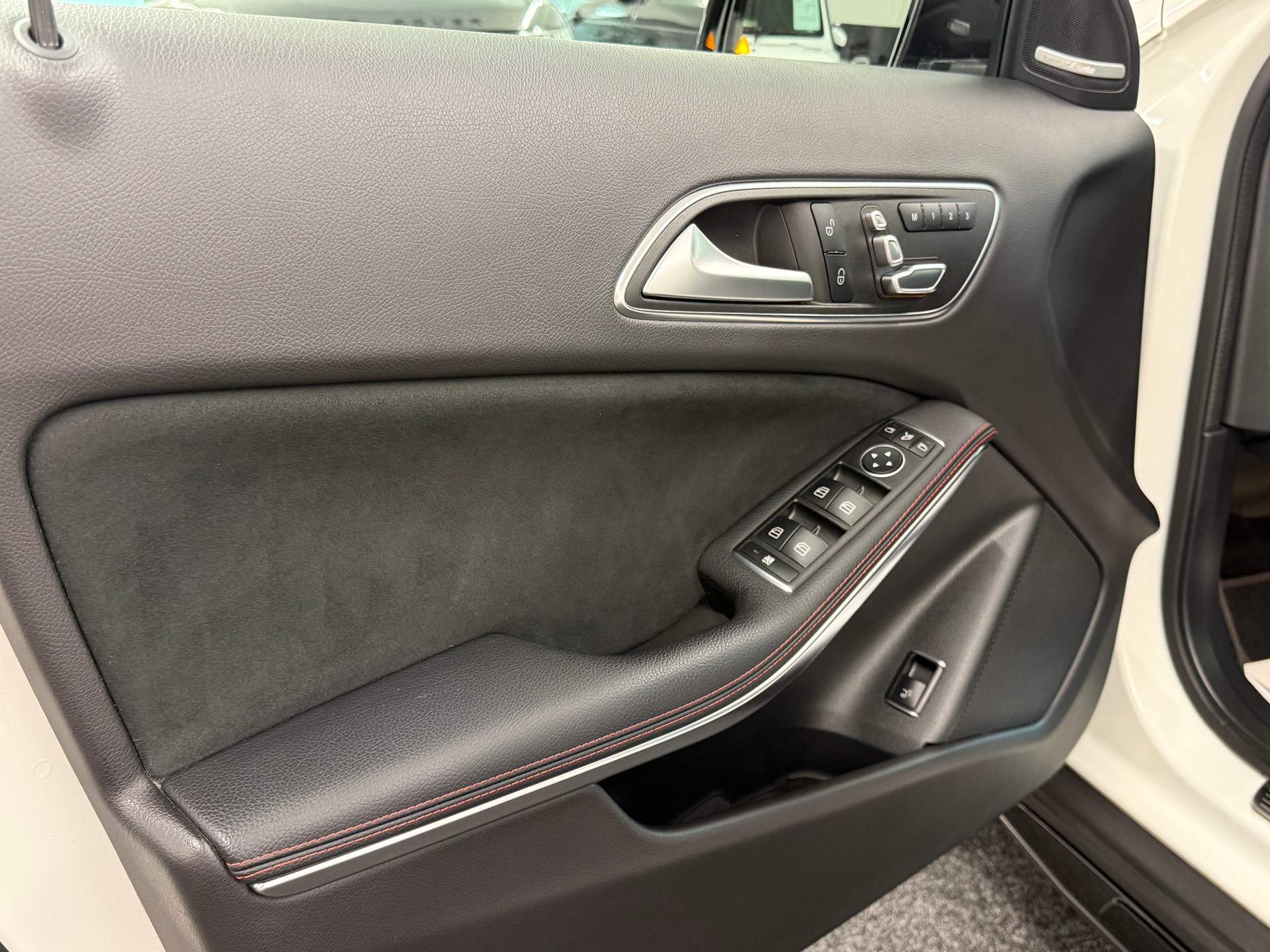 MERCEDES-BENZ GLA 220 AMG Line 4Matic 7G-DCT-image-26