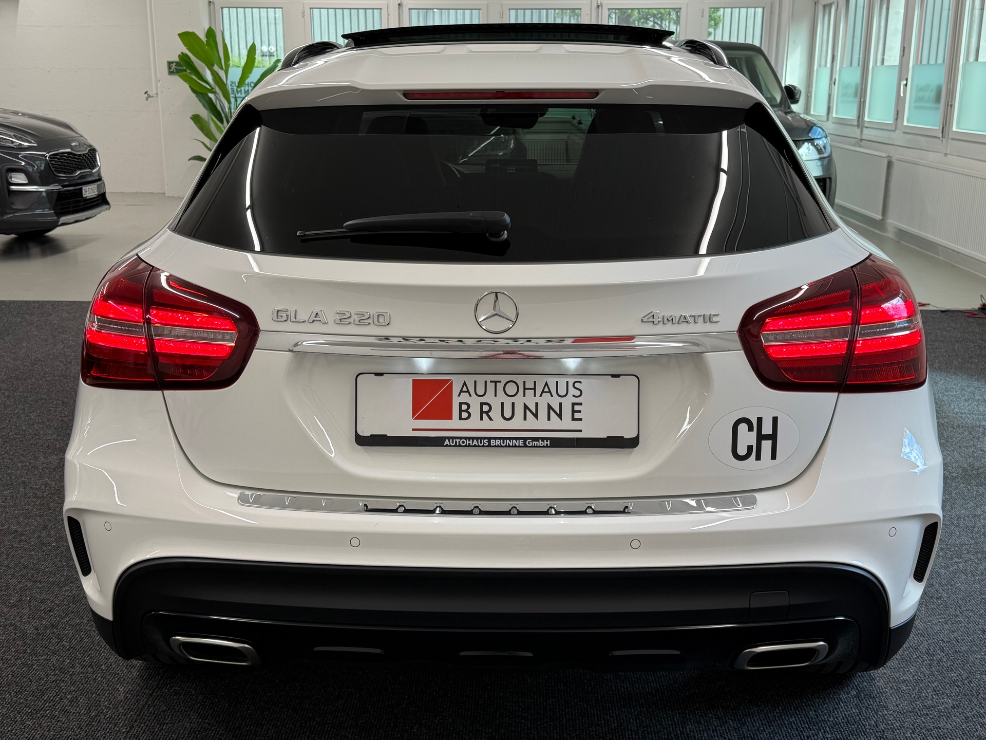 MERCEDES-BENZ GLA 220 AMG Line 4Matic 7G-DCT-image-5