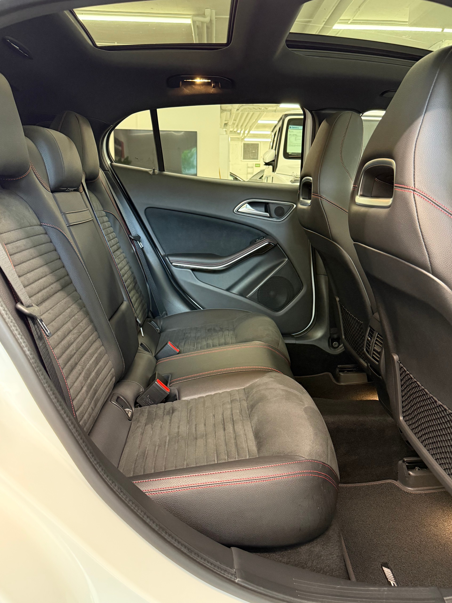 MERCEDES-BENZ GLA 220 AMG Line 4Matic 7G-DCT-image-21