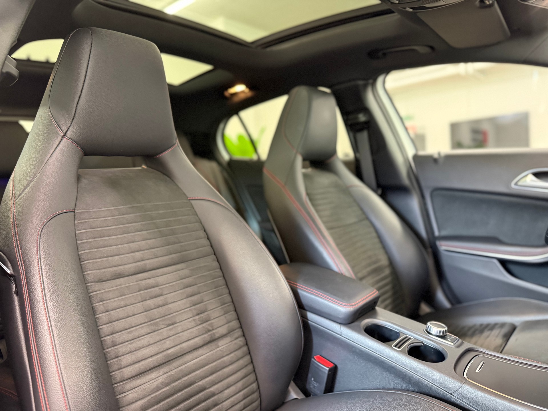 MERCEDES-BENZ GLA 220 AMG Line 4Matic 7G-DCT-image-24