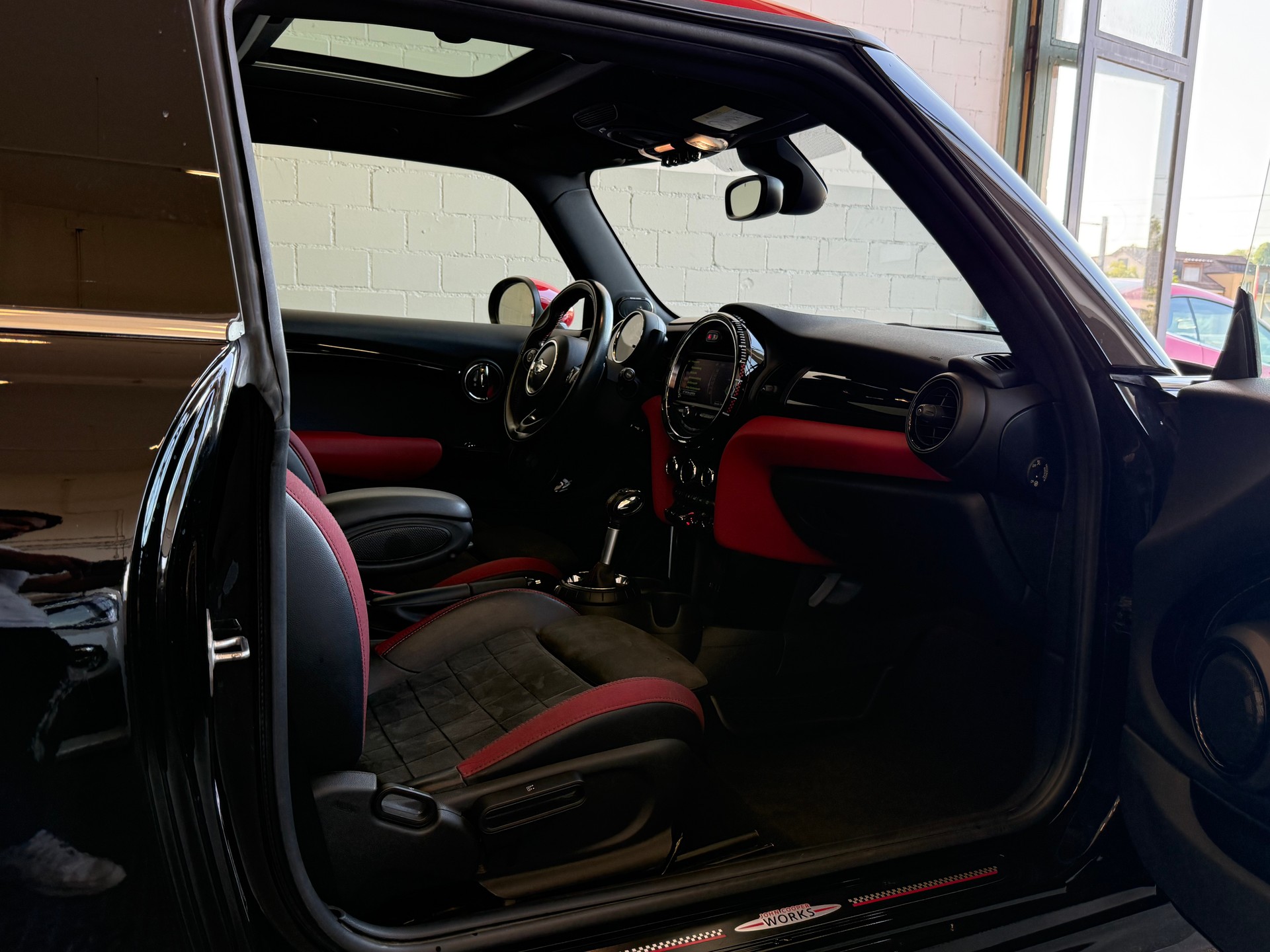 MINI Cooper John Cooper Works Steptronic-image-7