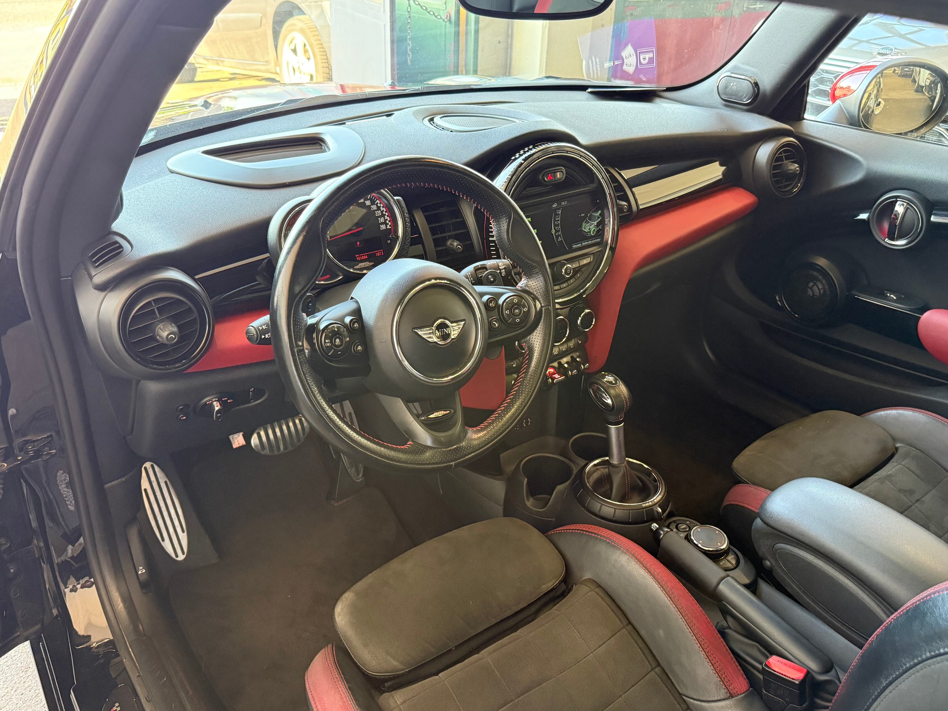 MINI Cooper John Cooper Works Steptronic-image-11